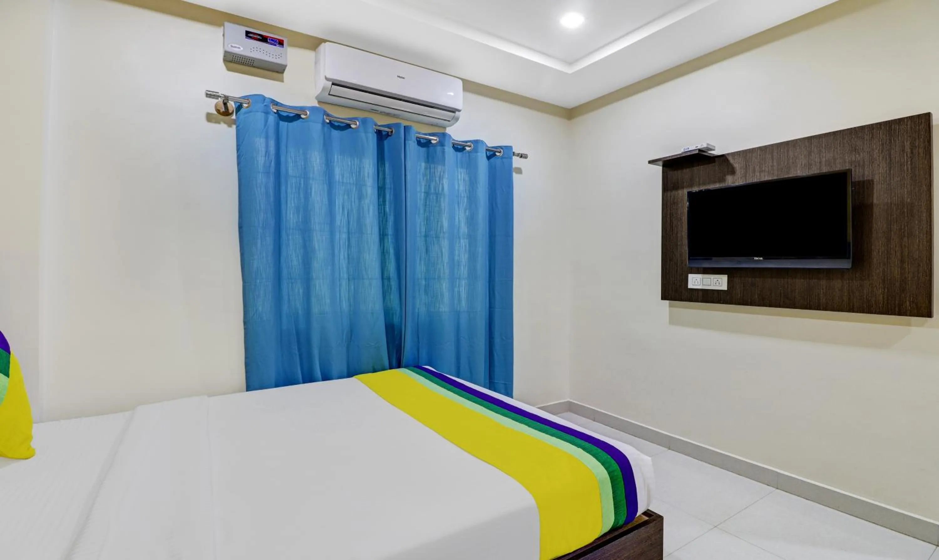 Bedroom in Itsy Hotels Harsha Comforts,600 Mts From Coffee Museum