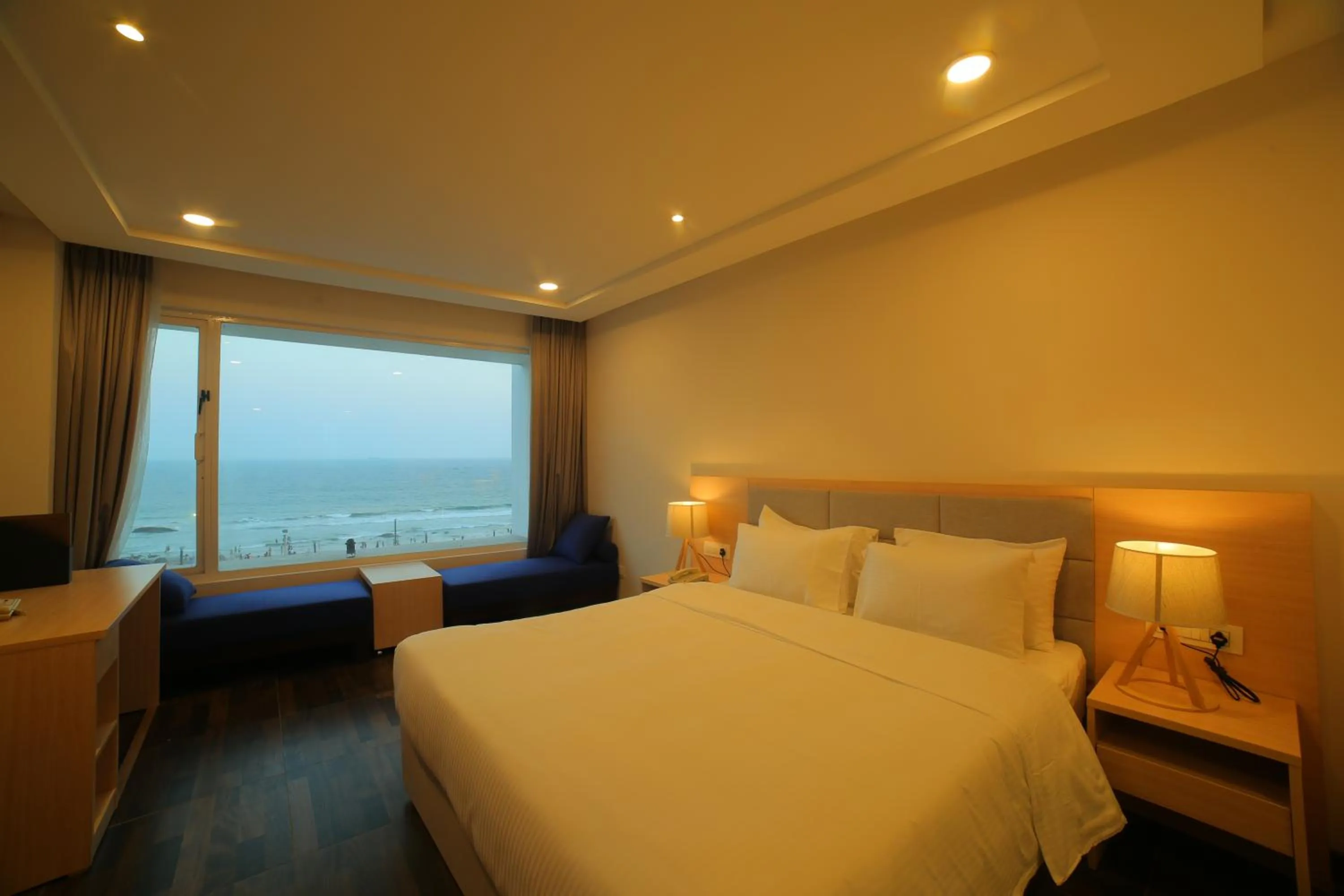 Photo of the whole room, Bed in Bay View Hotel Vizag
