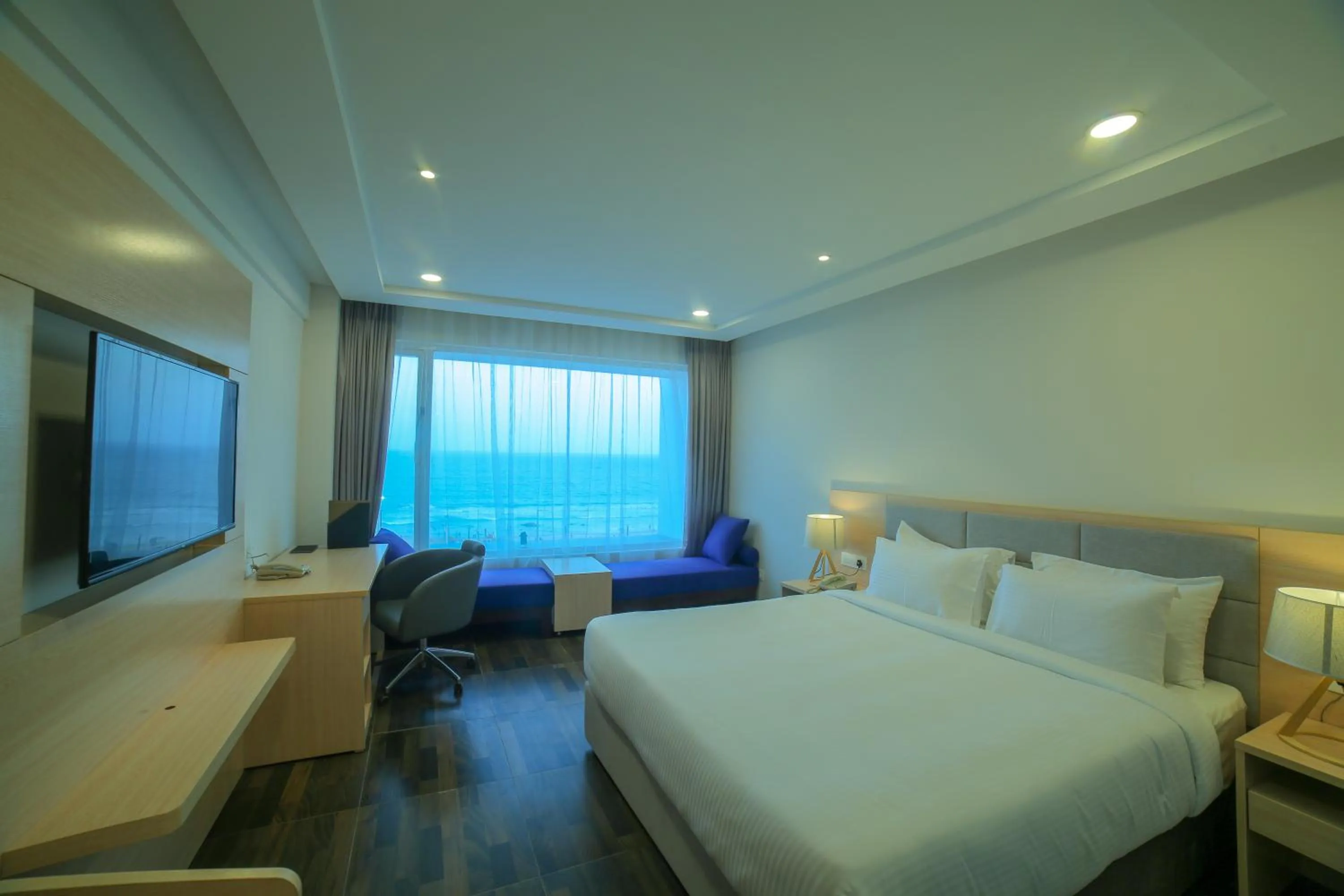 Photo of the whole room, Bed in Bay View Hotel Vizag