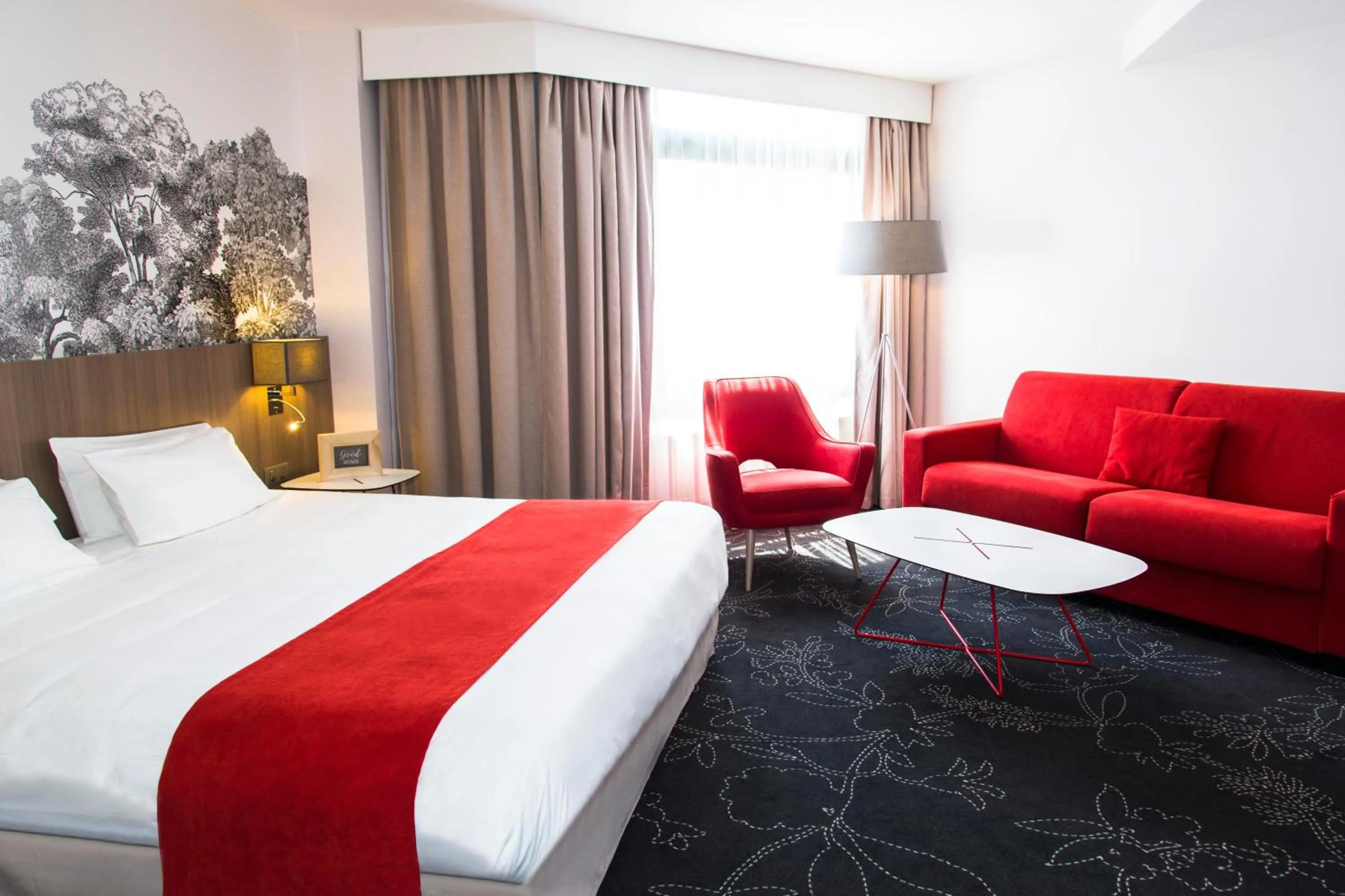 Photo of the whole room, Bed in Holiday Inn Calais Coquelles by IHG
