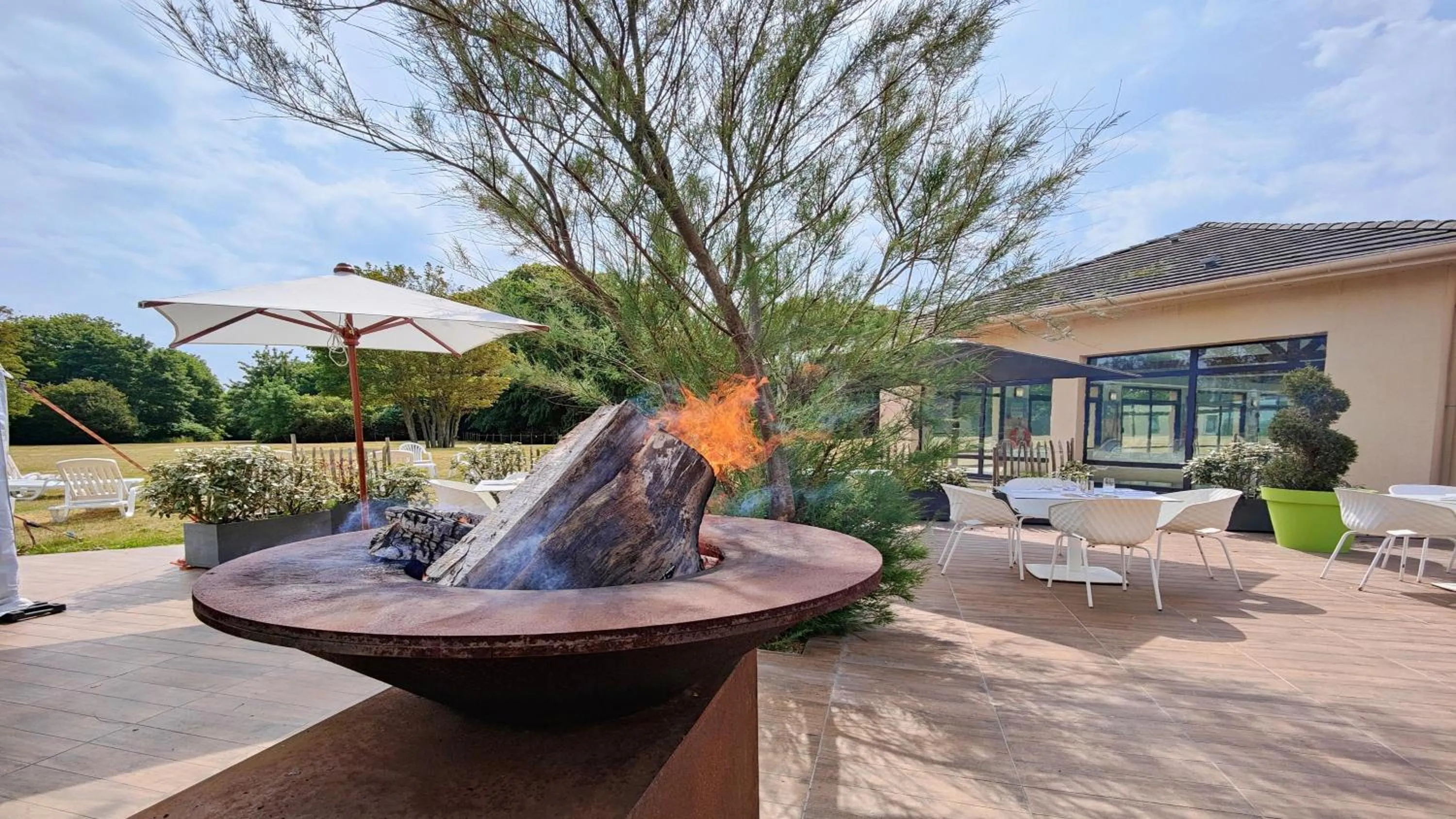 Patio in Holiday Inn Calais Coquelles by IHG