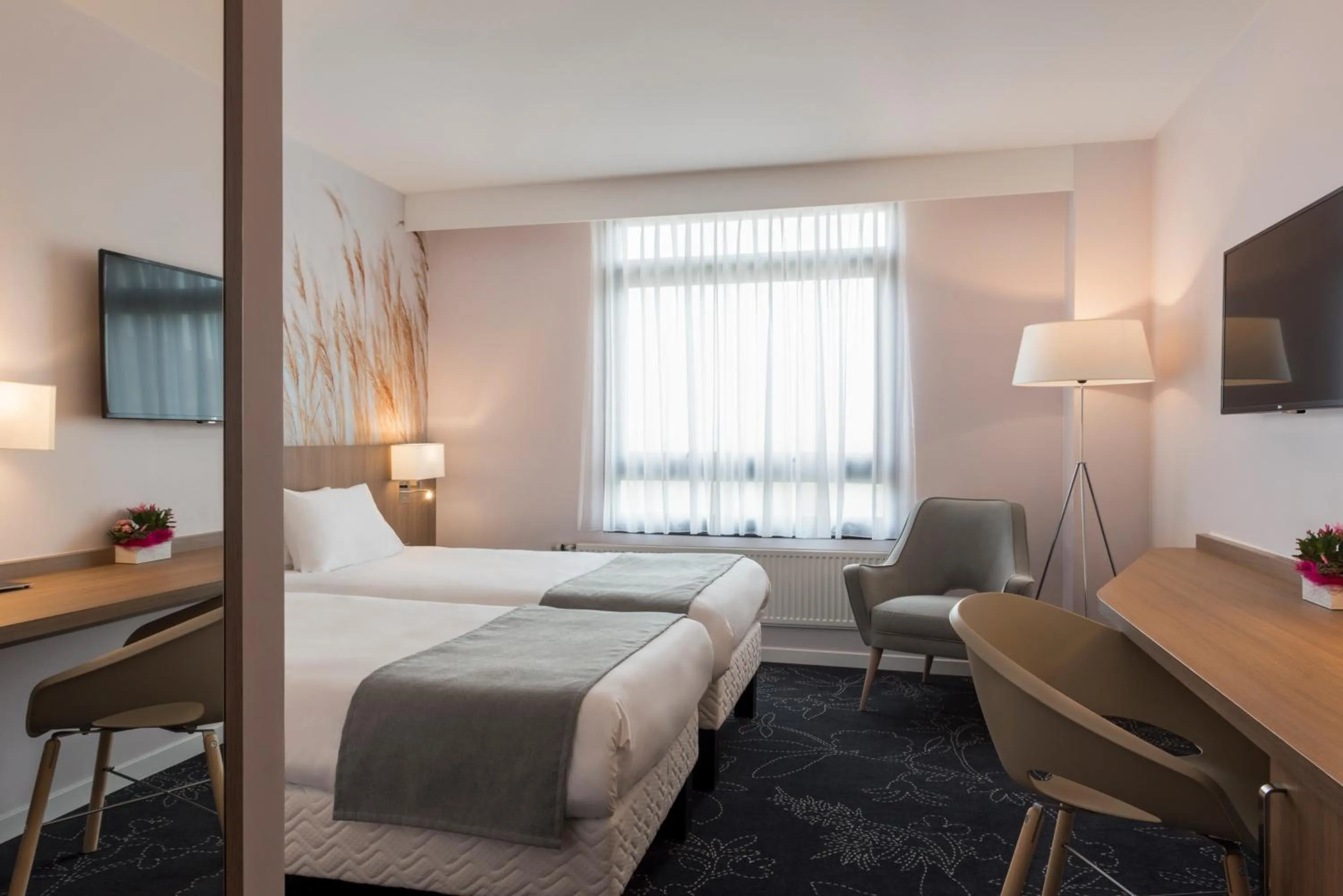 Bedroom, Bed in Holiday Inn Calais Coquelles by IHG
