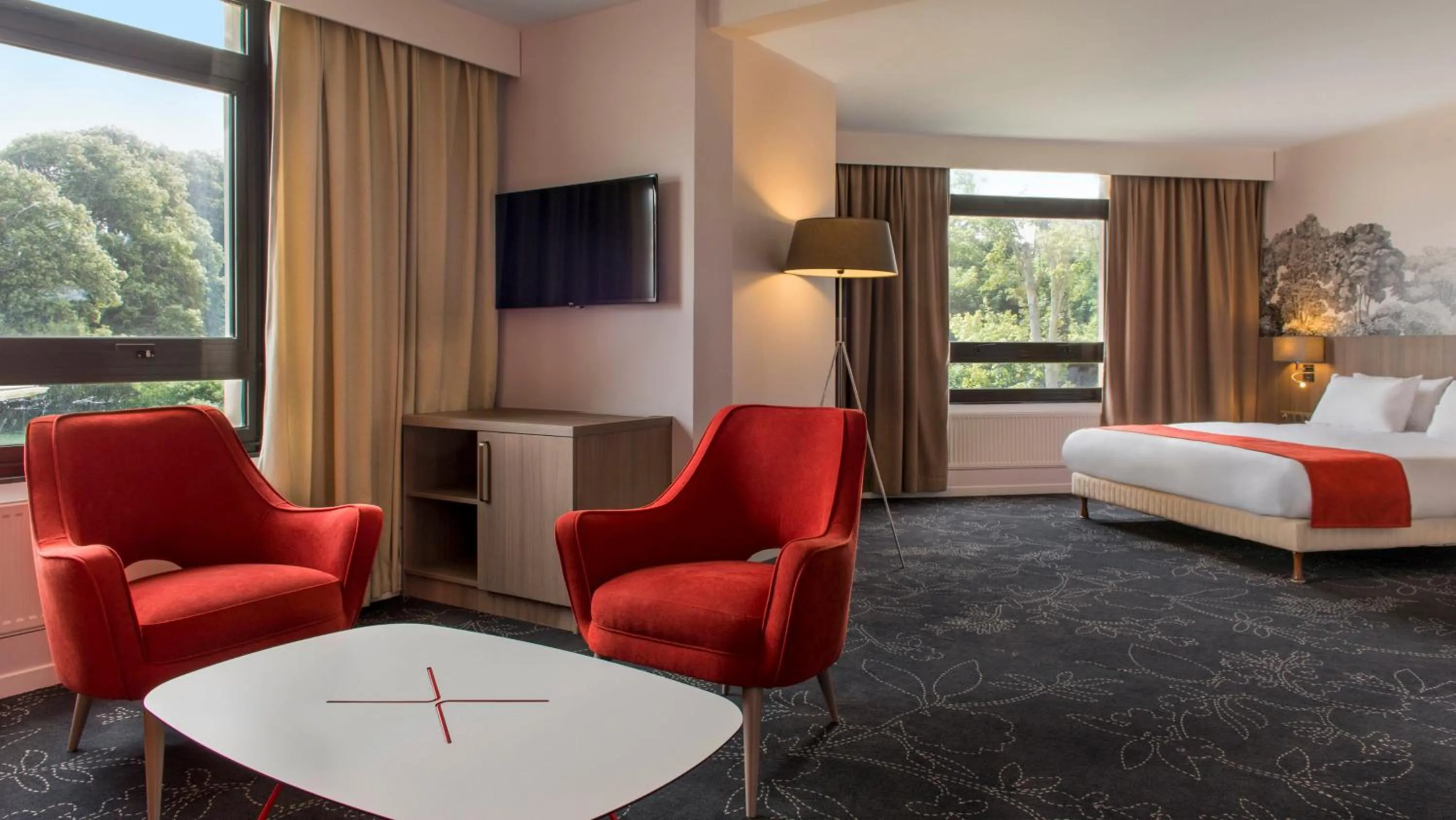 Photo of the whole room, Bed in Holiday Inn Calais Coquelles by IHG