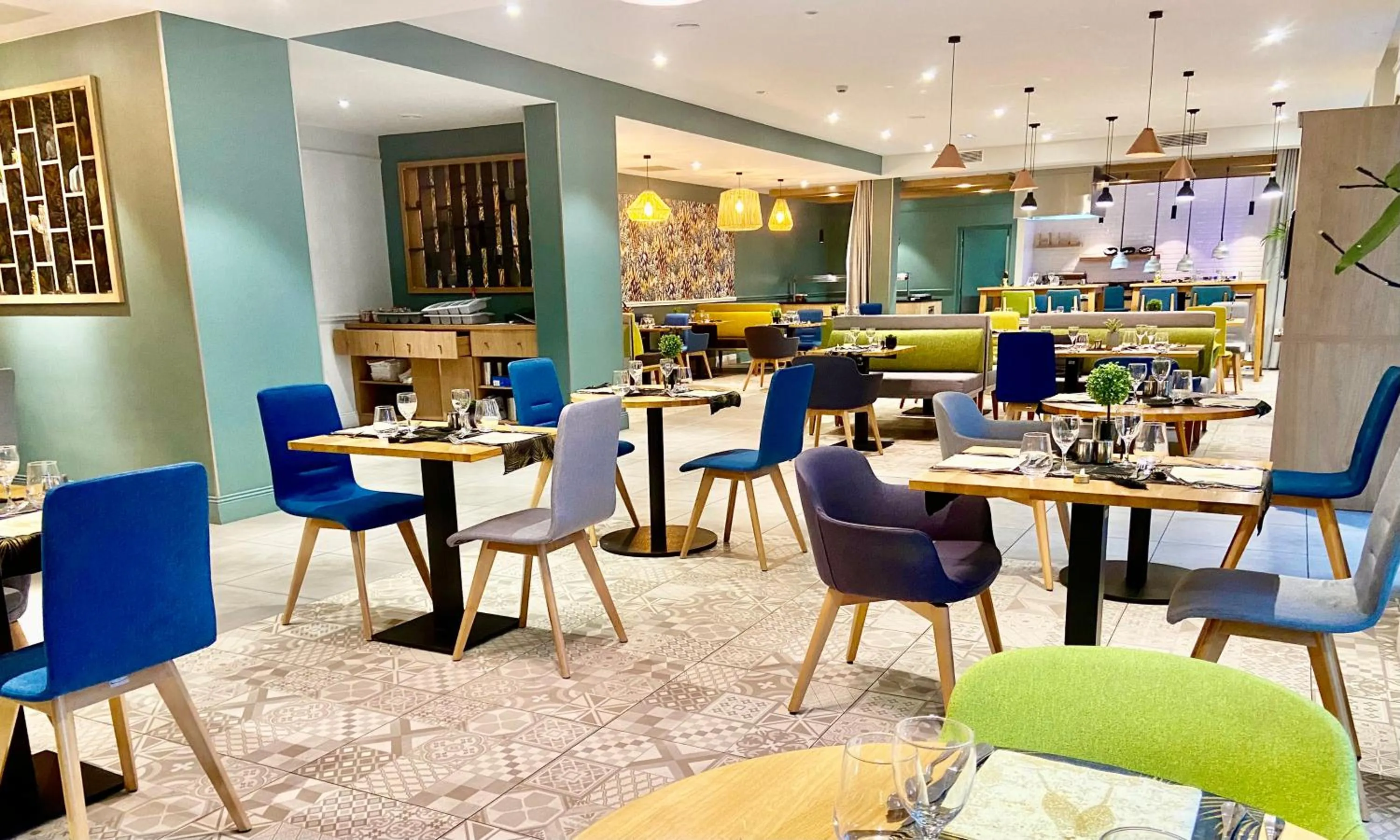 Restaurant/places to eat in Holiday Inn Calais Coquelles by IHG