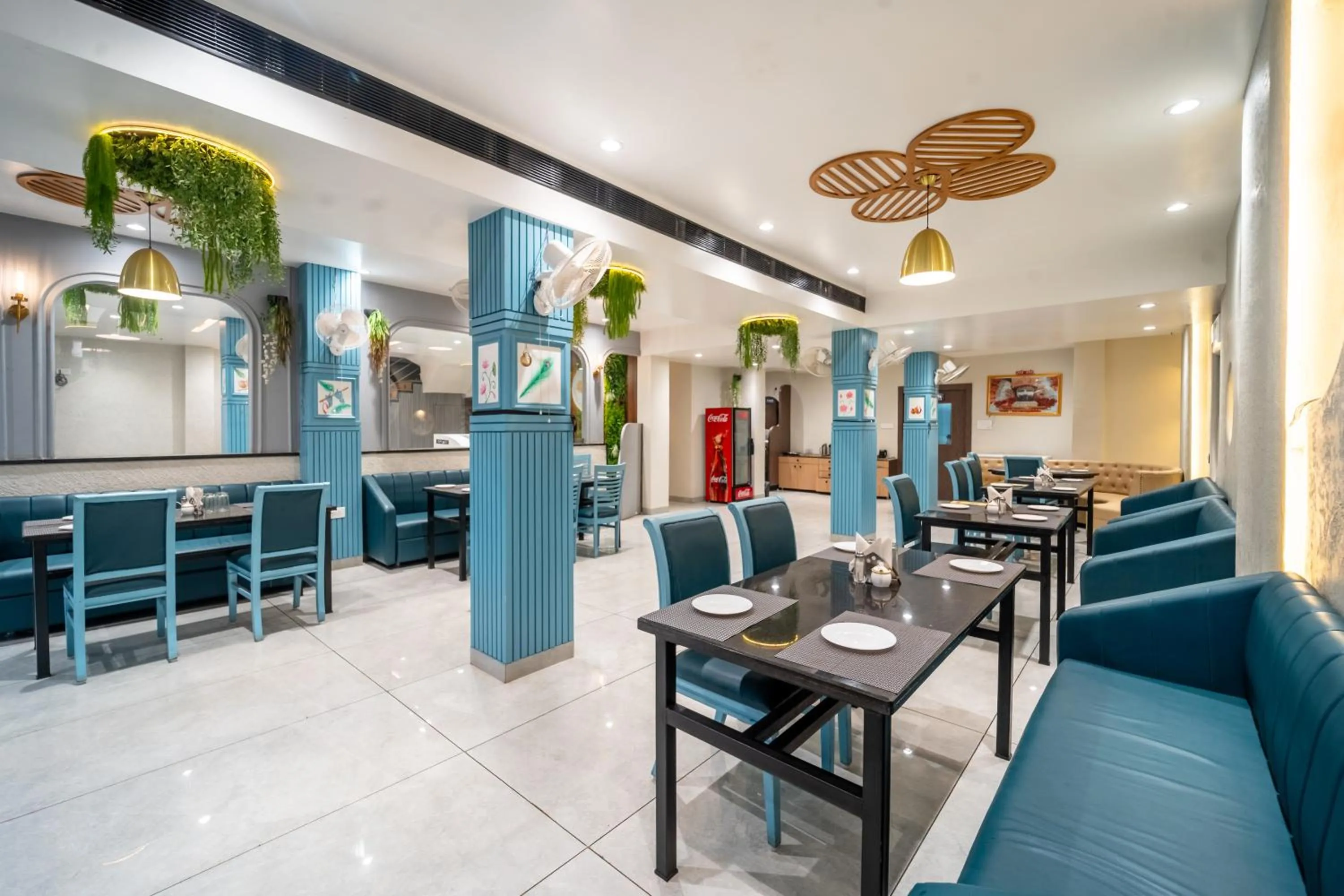 Restaurant/places to eat in Treebo Kamal Regency