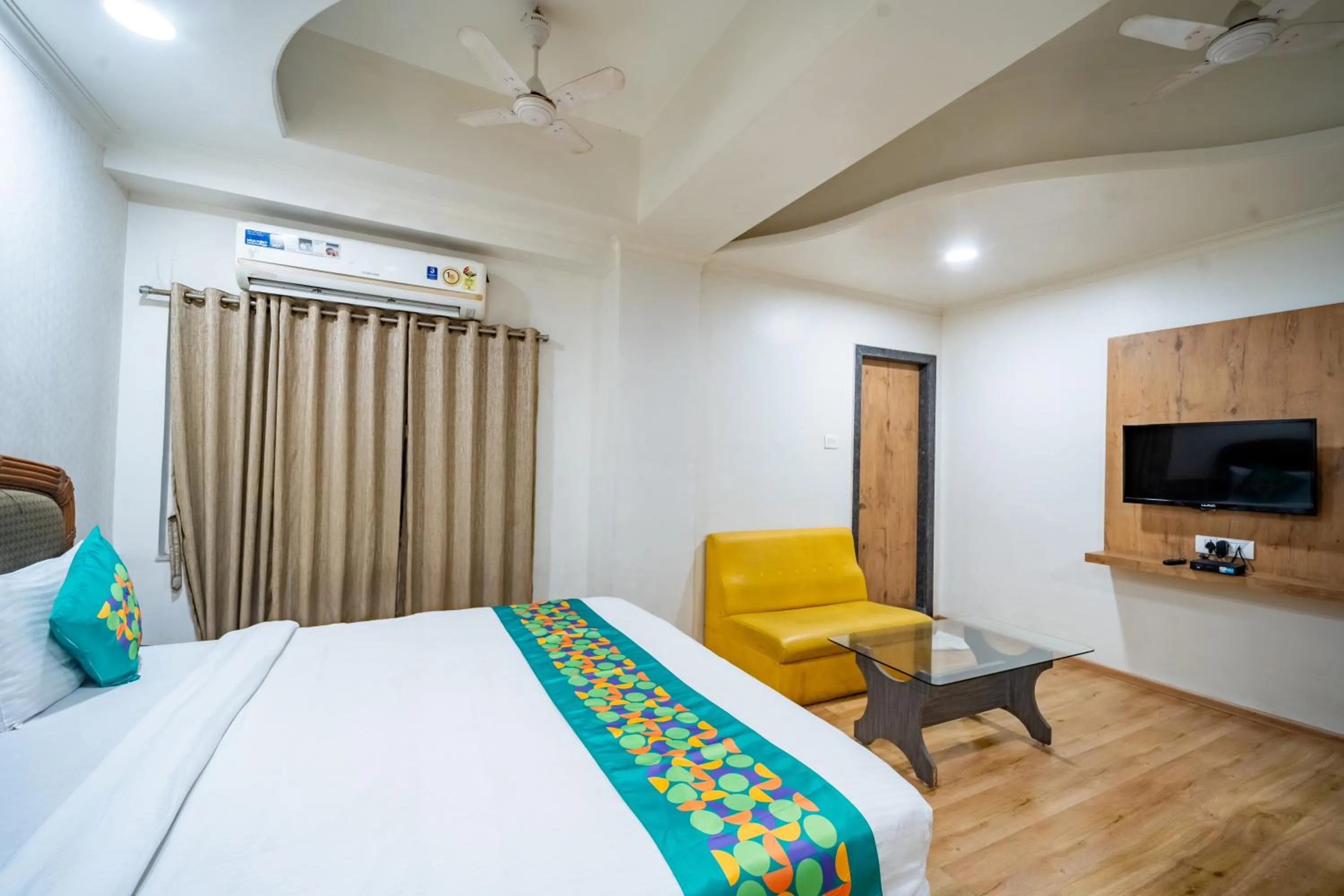 Bedroom, Bed in Treebo Kamal Regency