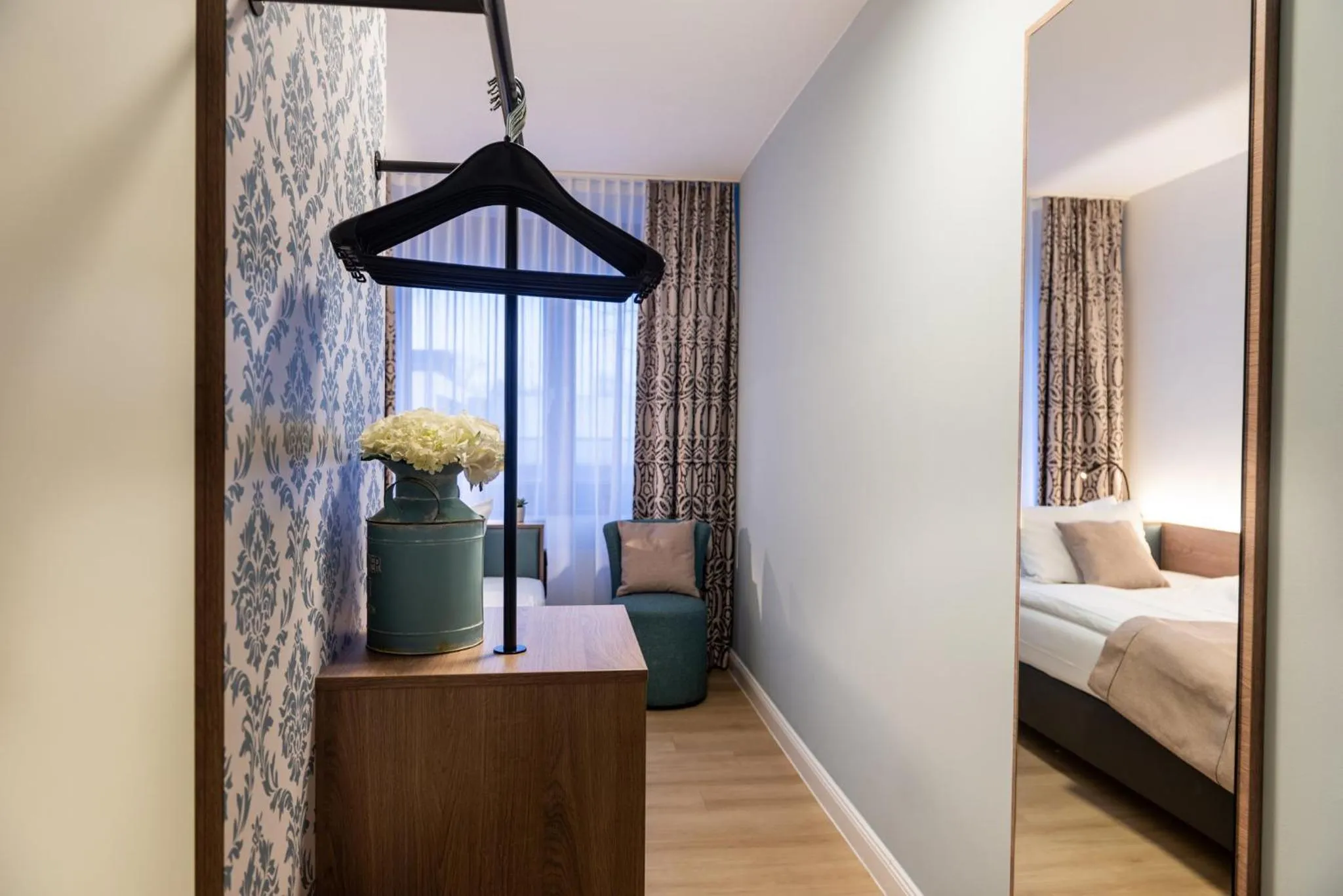 Photo of the whole room, Bed in Garner Hotel Hamburg Nord by IHG