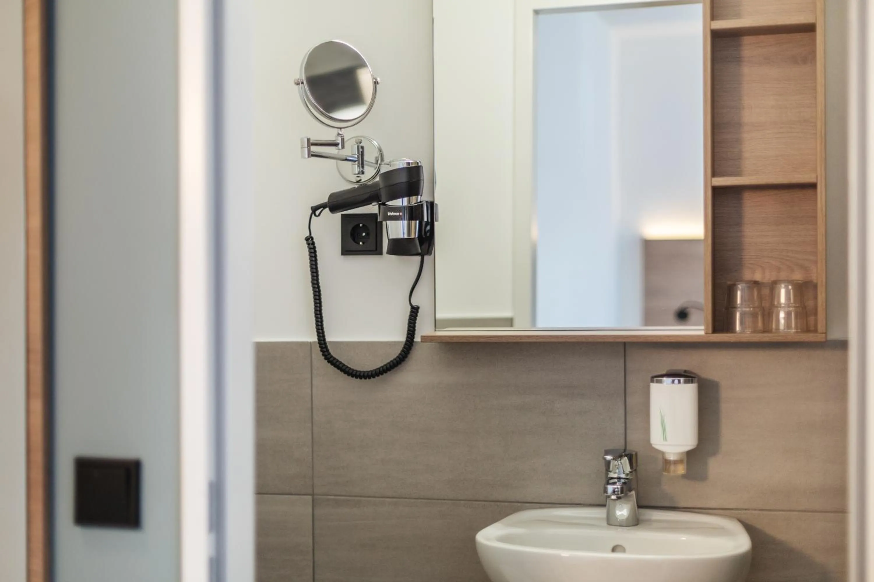 Bathroom in Garner Hotel Hamburg Nord by IHG