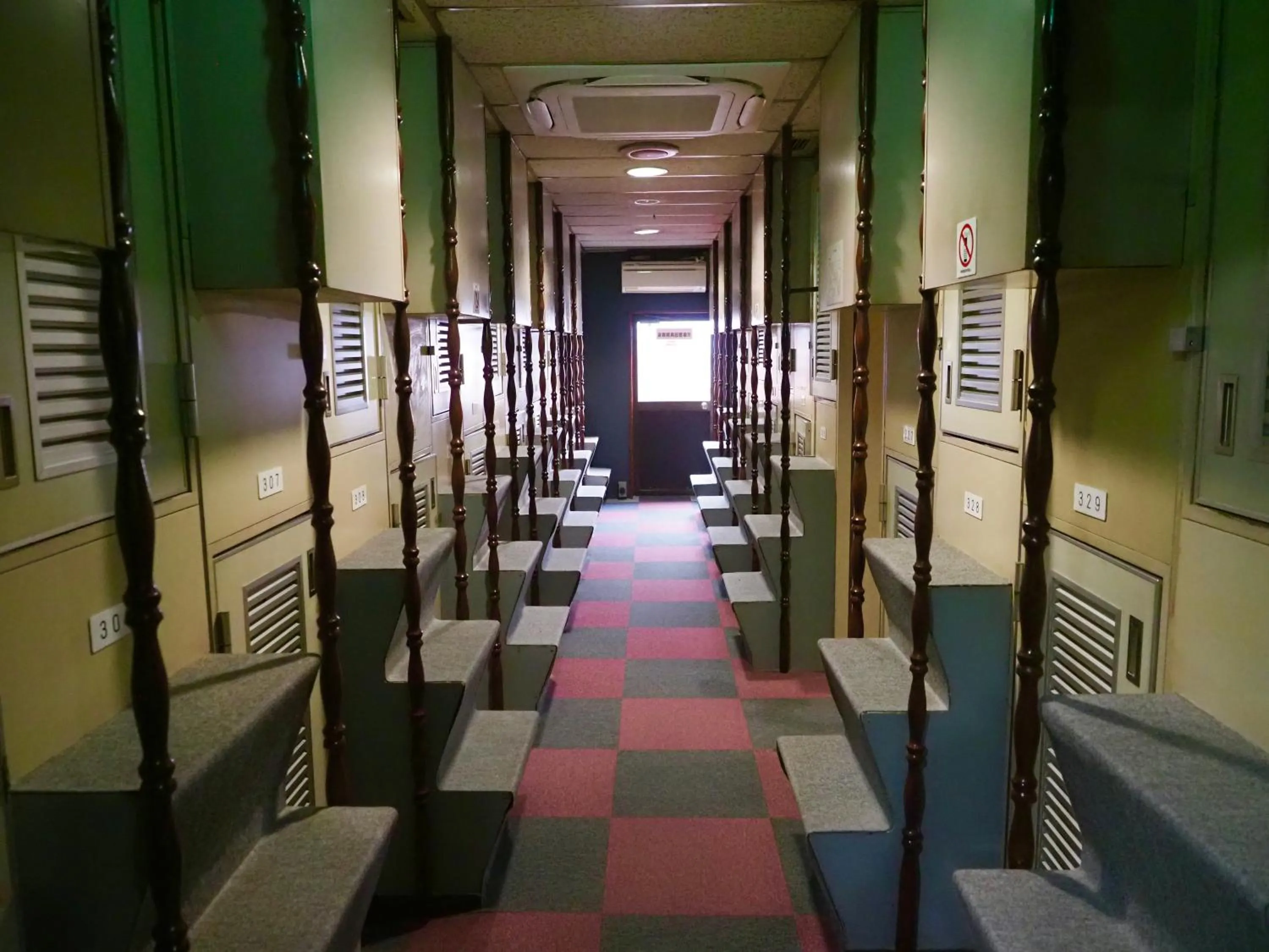 Capsule Hotel Block Room