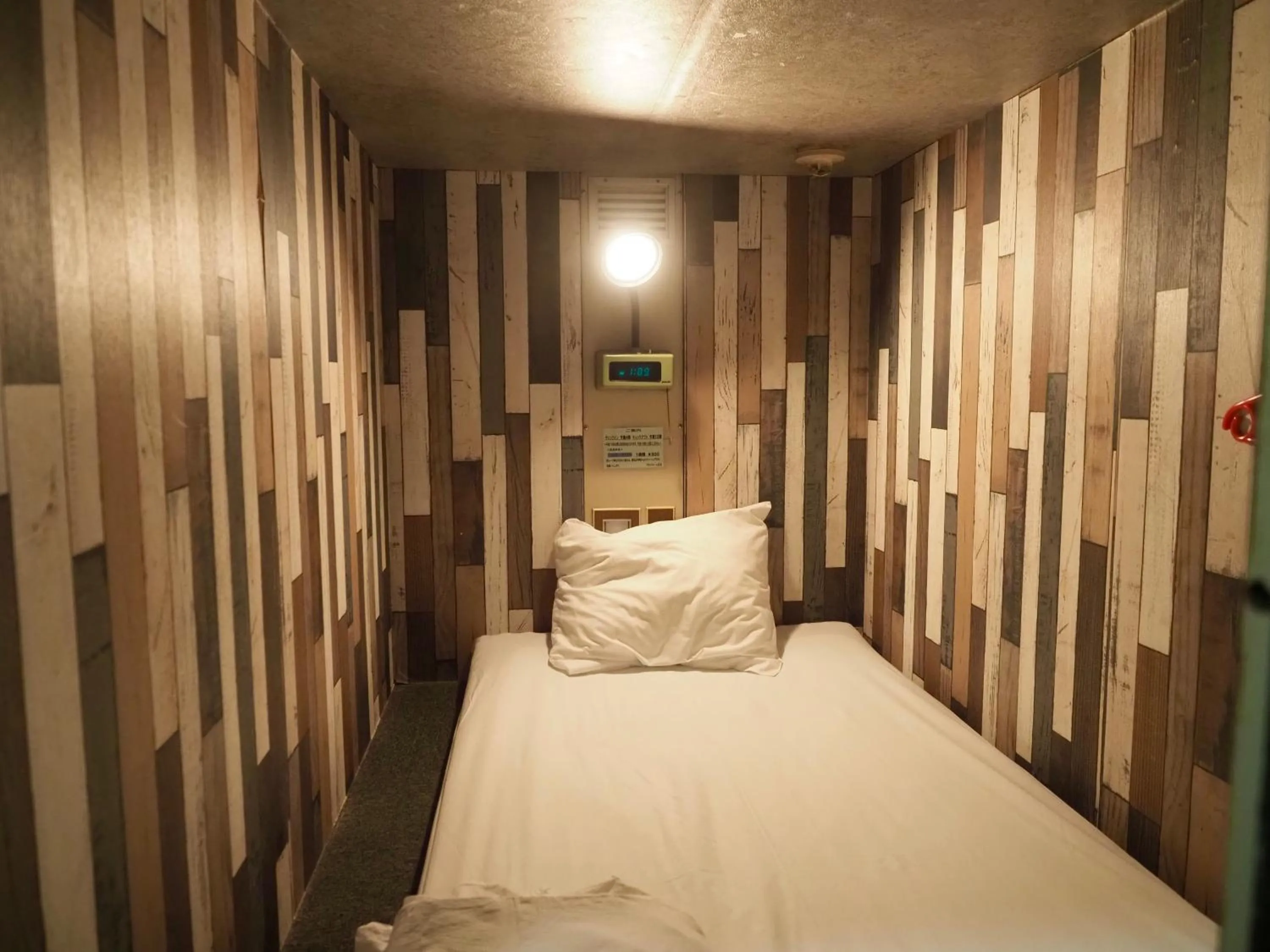 Bed in Capsule Hotel Block Room