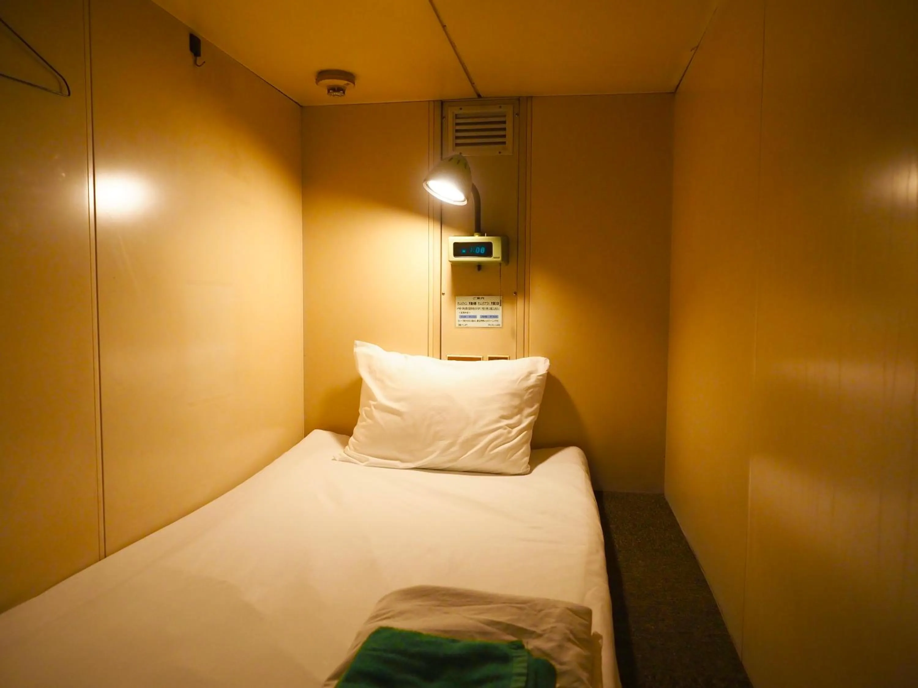 Bed in Capsule Hotel Block Room