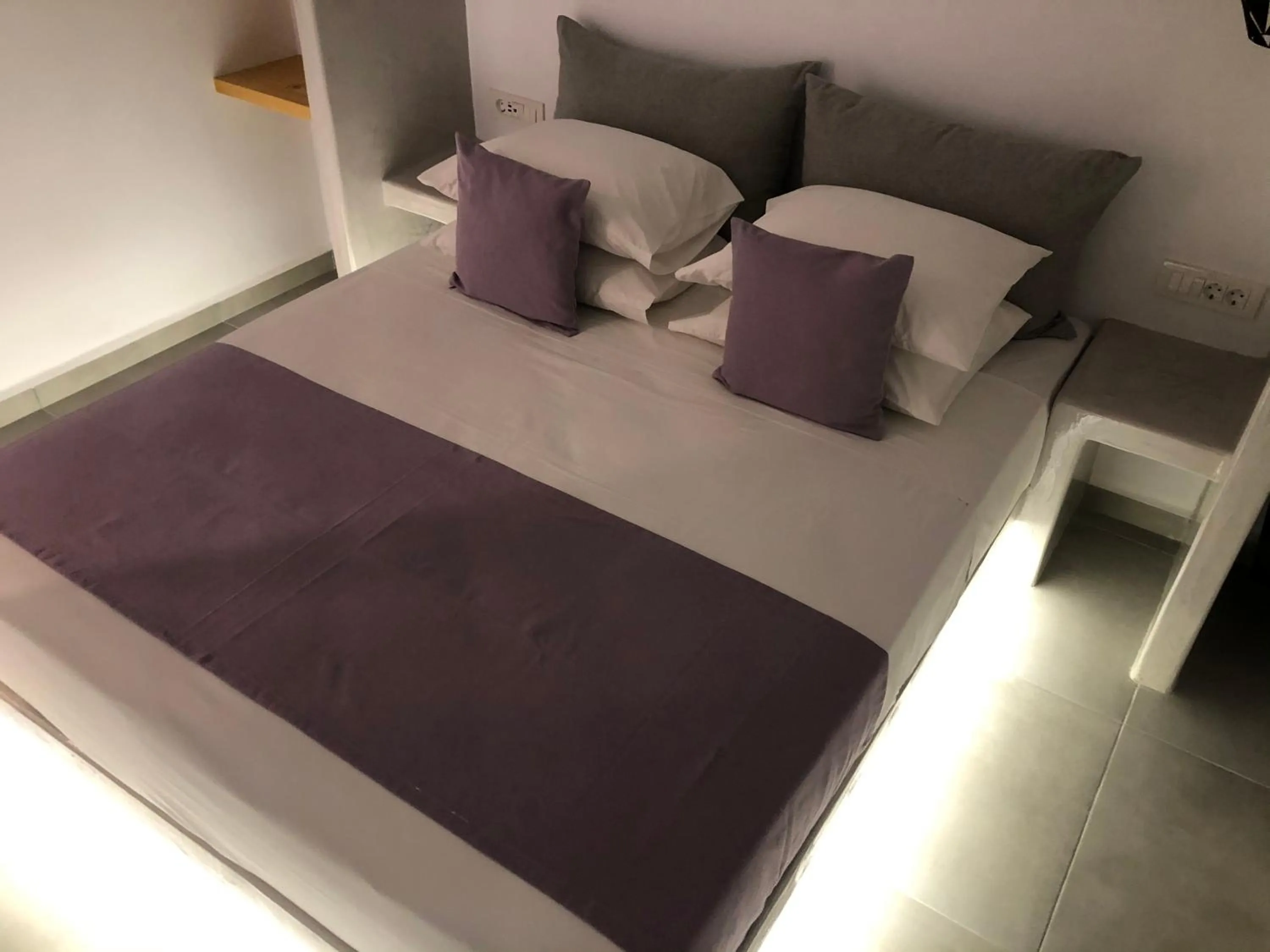 Bedroom, Bed in Dragonfly Villas