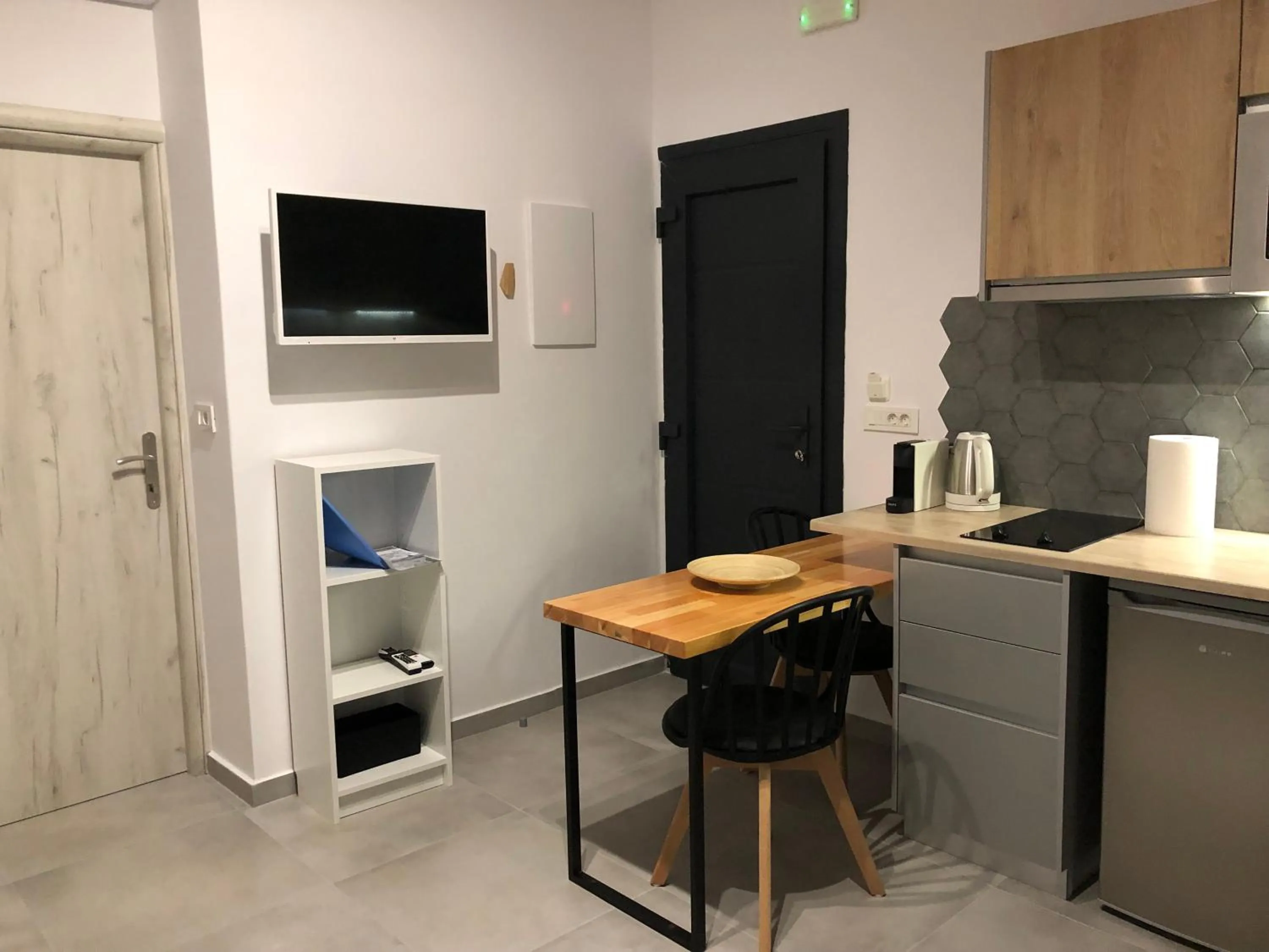 Communal lounge/ TV room in Dragonfly Villas