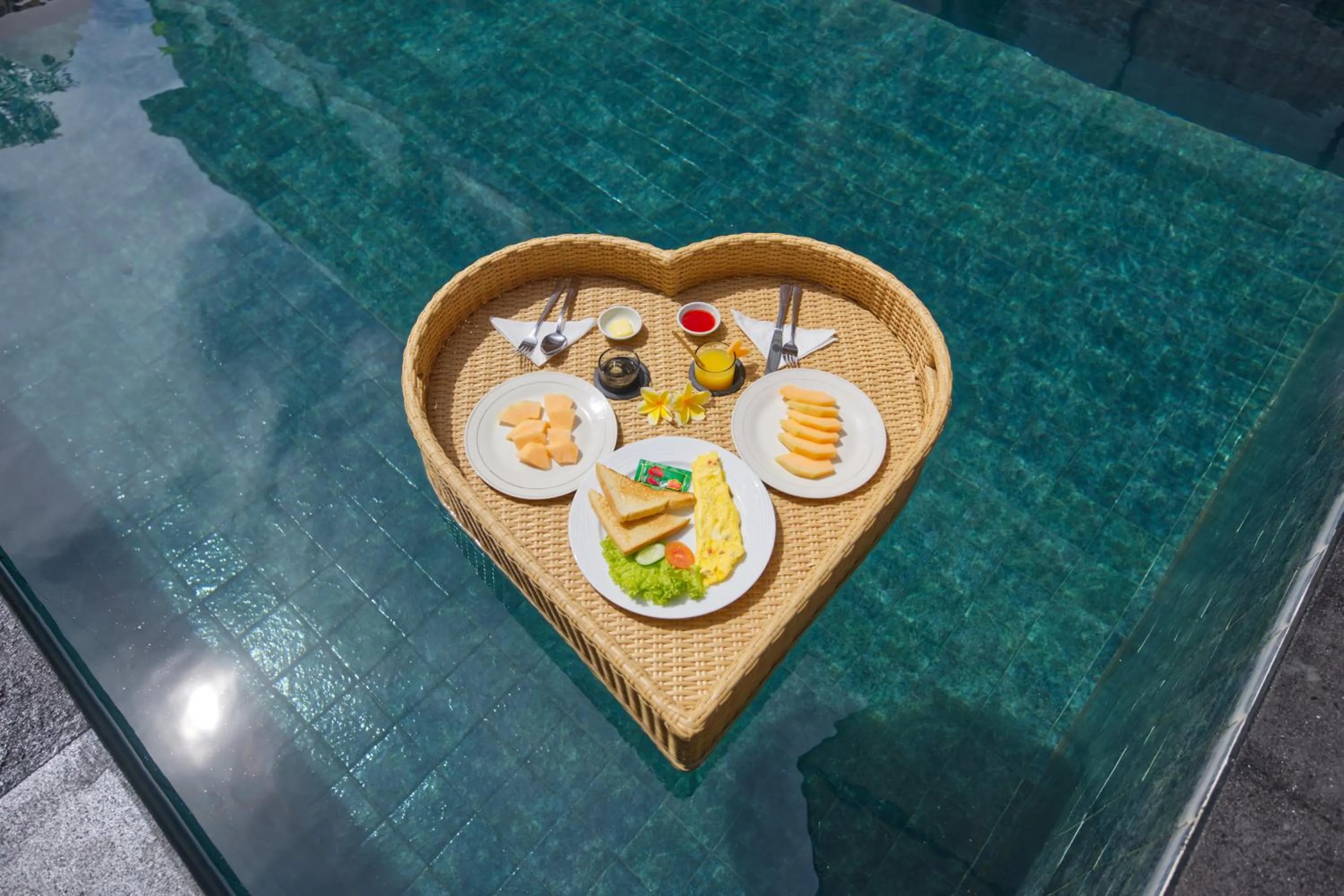 Swimming pool in JnJ Guest House