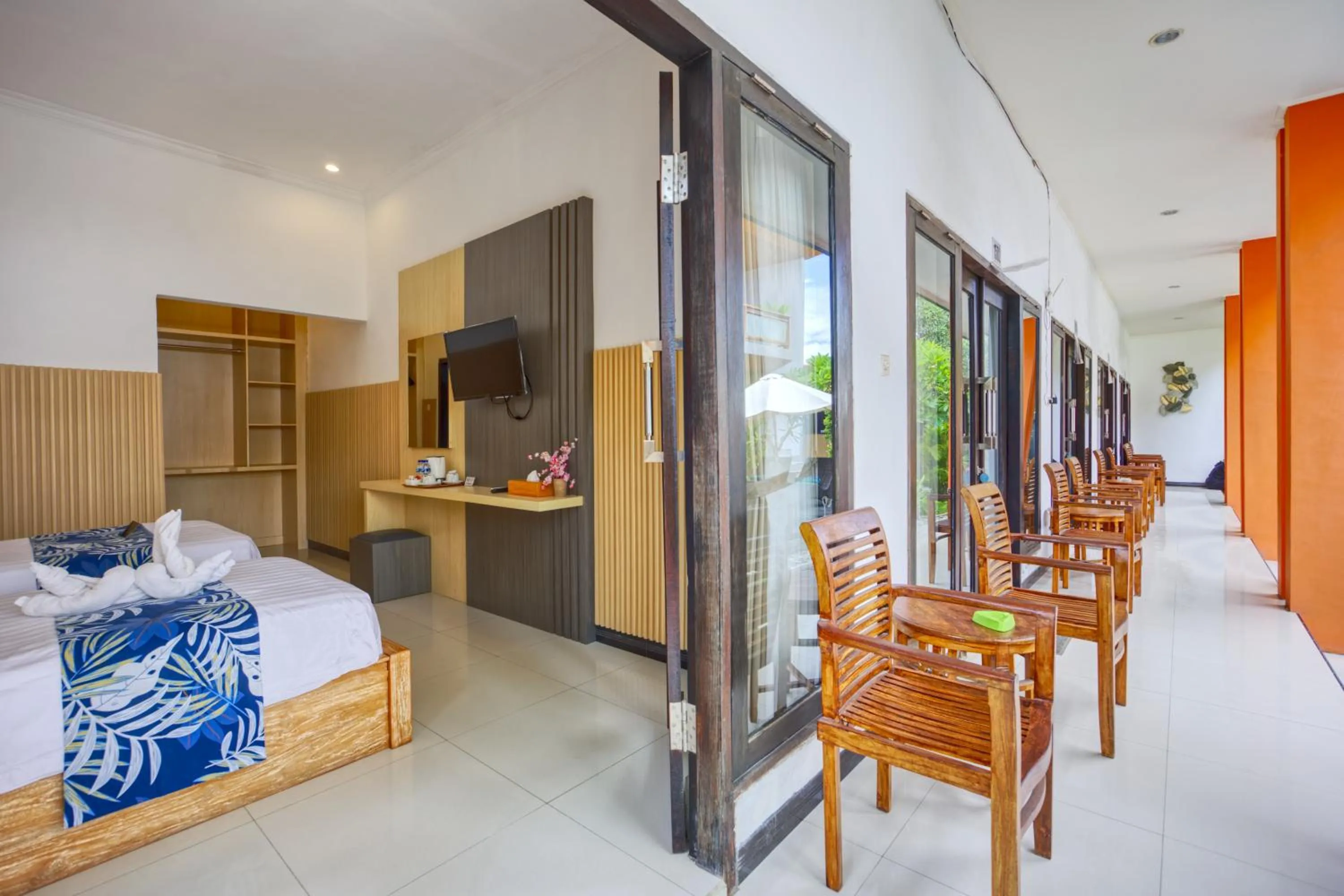 TV and multimedia, Bed in JnJ Guest House