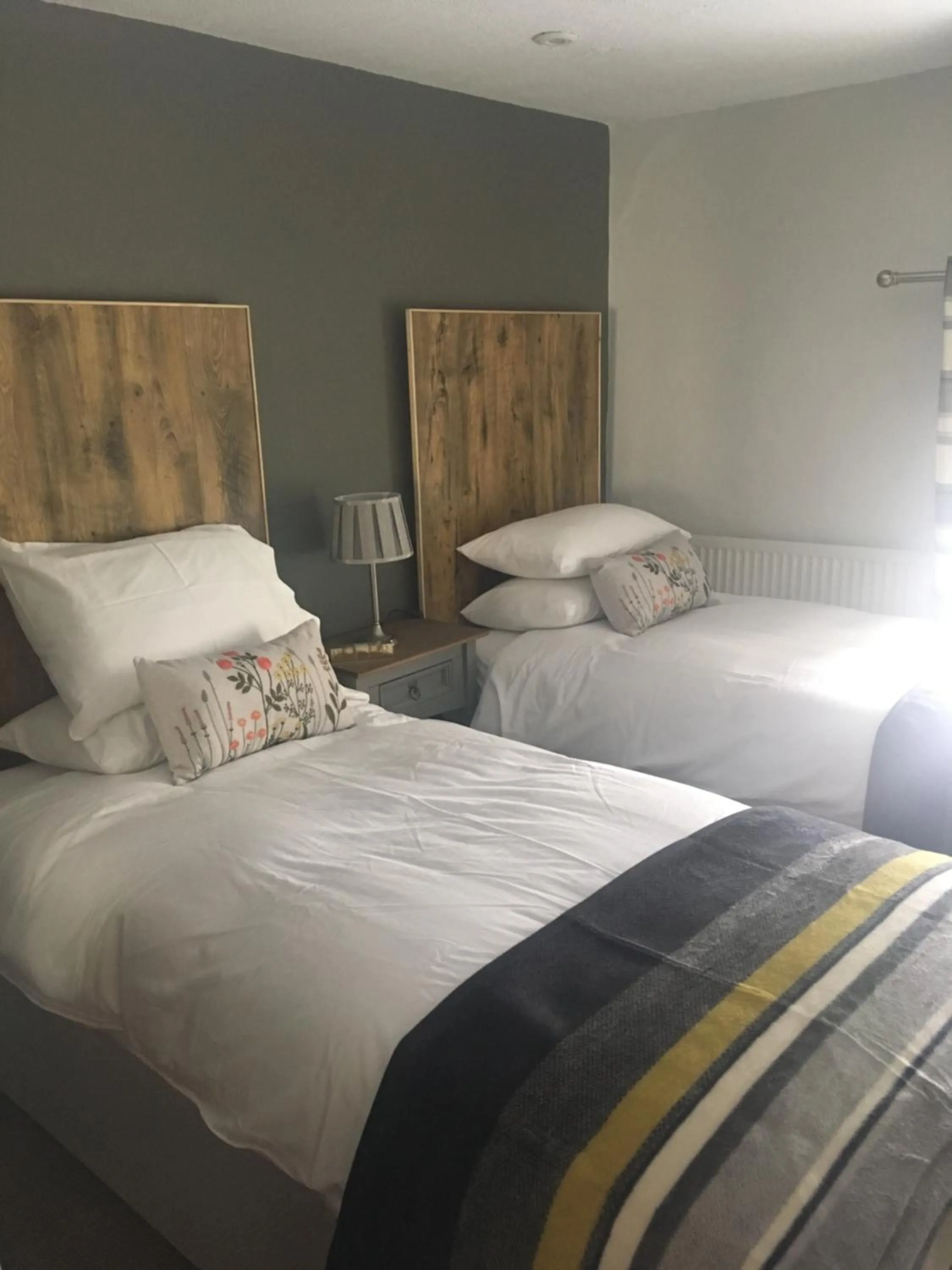 Bedroom, Bed in Hunters Lodge Inn