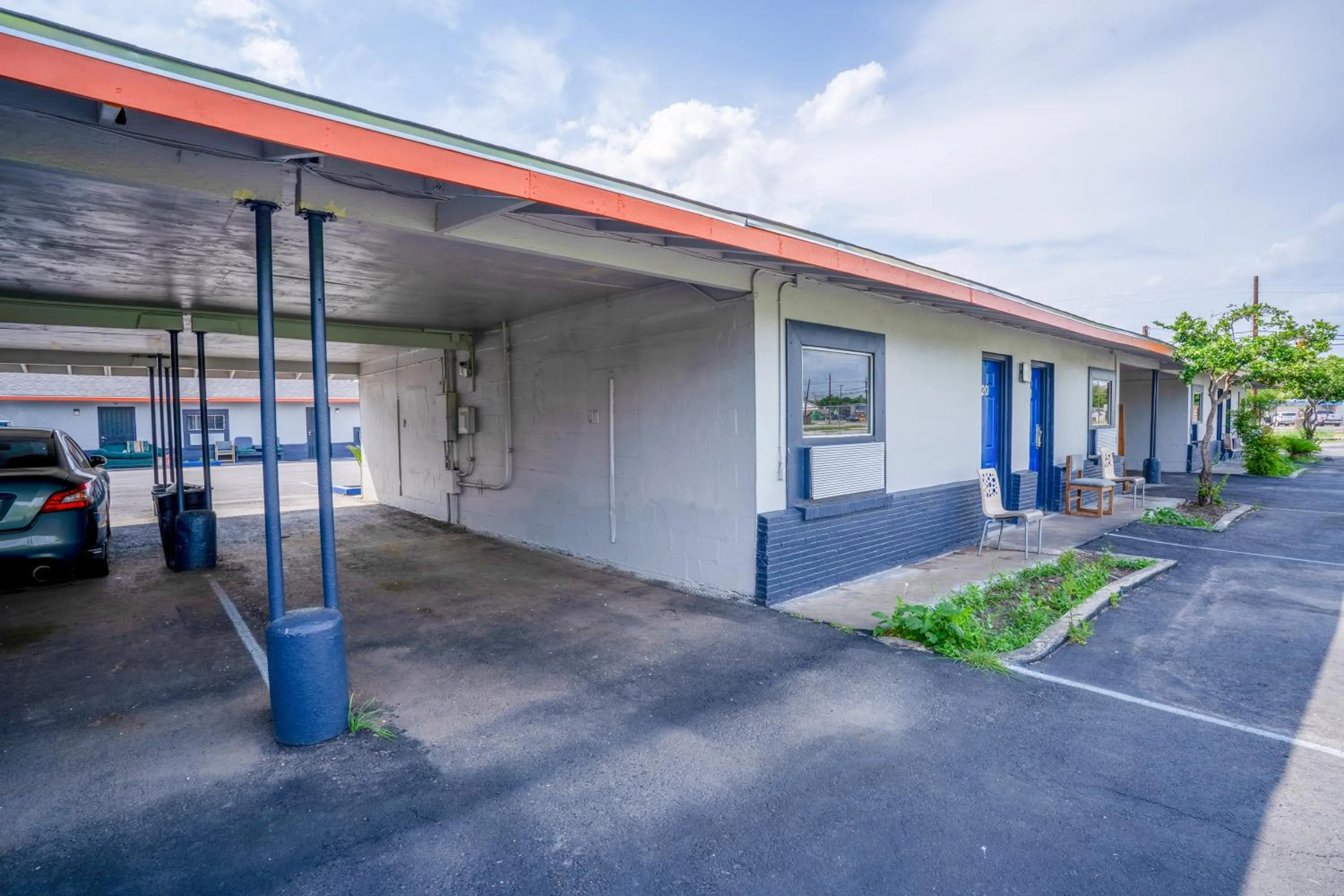 Property building in Alamo Oasis Inn and Suites By OYO San Antonio