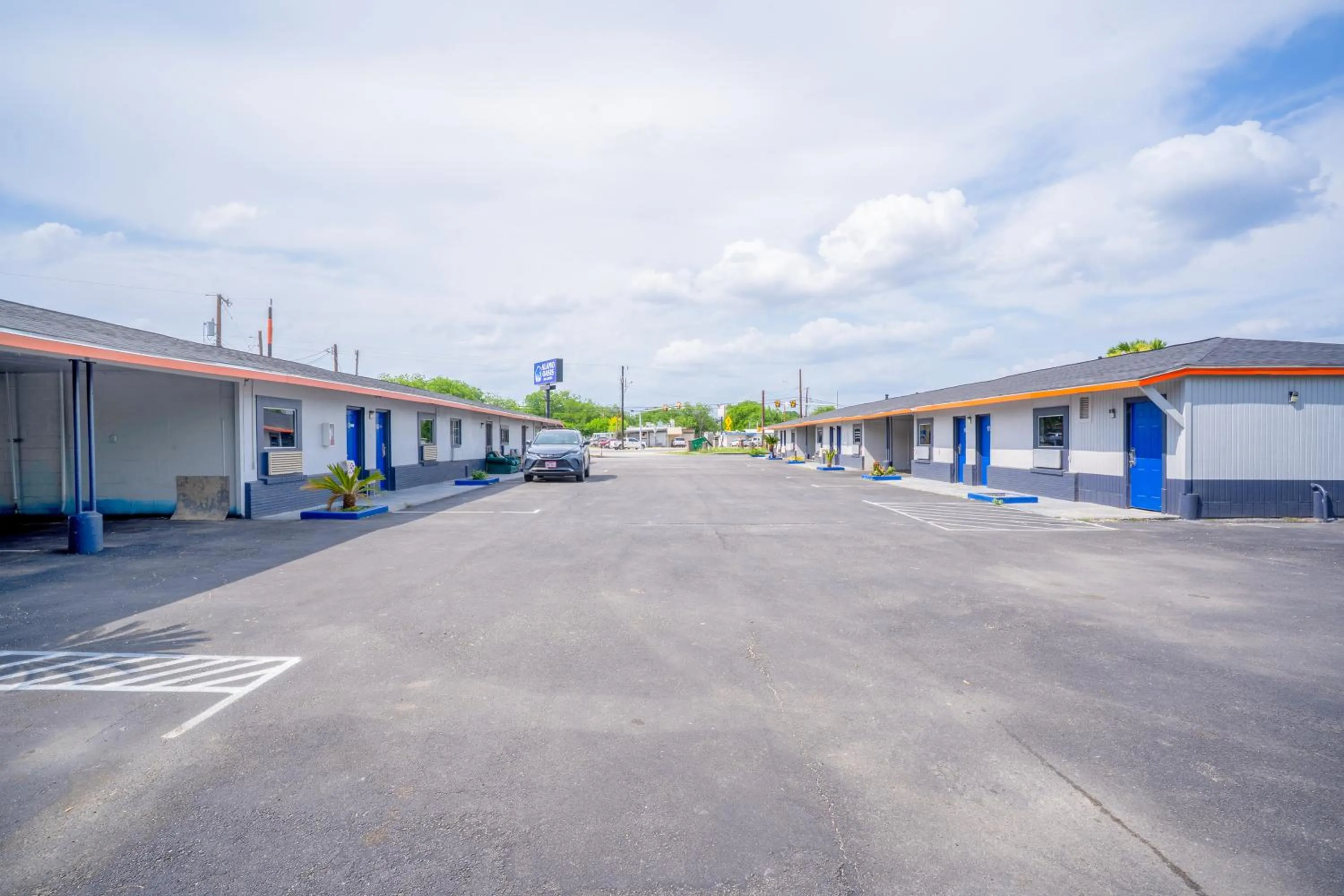 Parking in Alamo Oasis Inn and Suites By OYO San Antonio