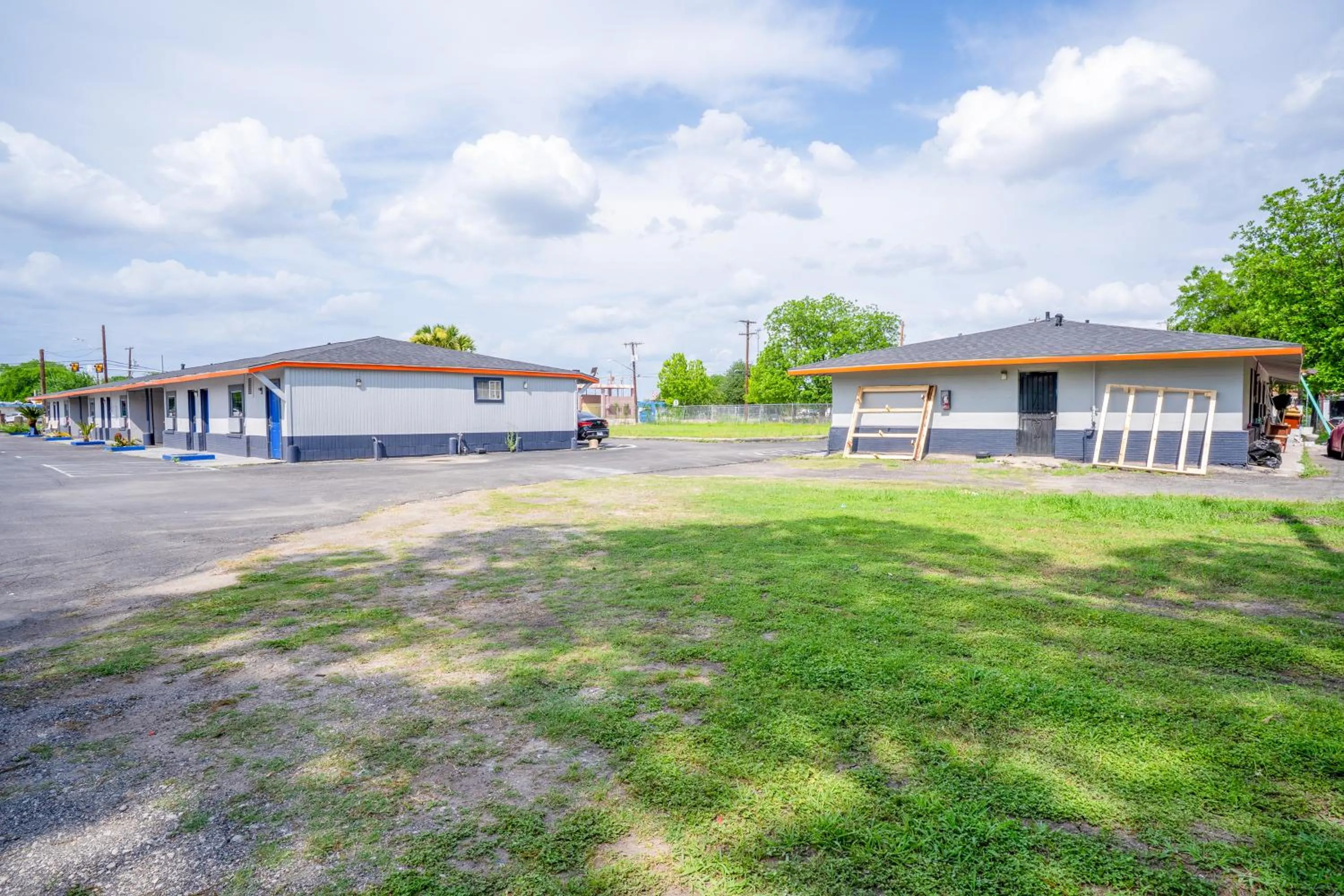 Property building in Alamo Oasis Inn and Suites By OYO San Antonio