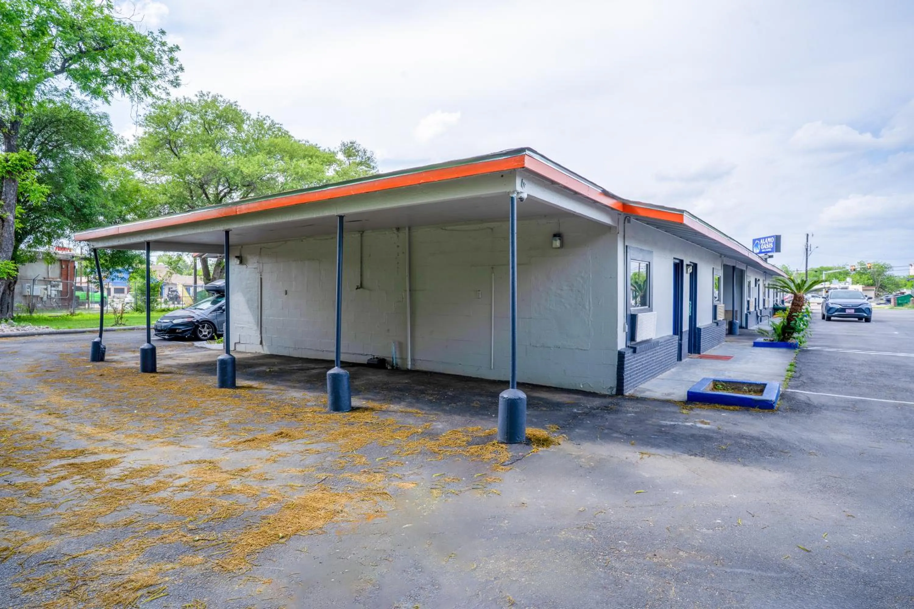 Parking in Alamo Oasis Inn and Suites By OYO San Antonio