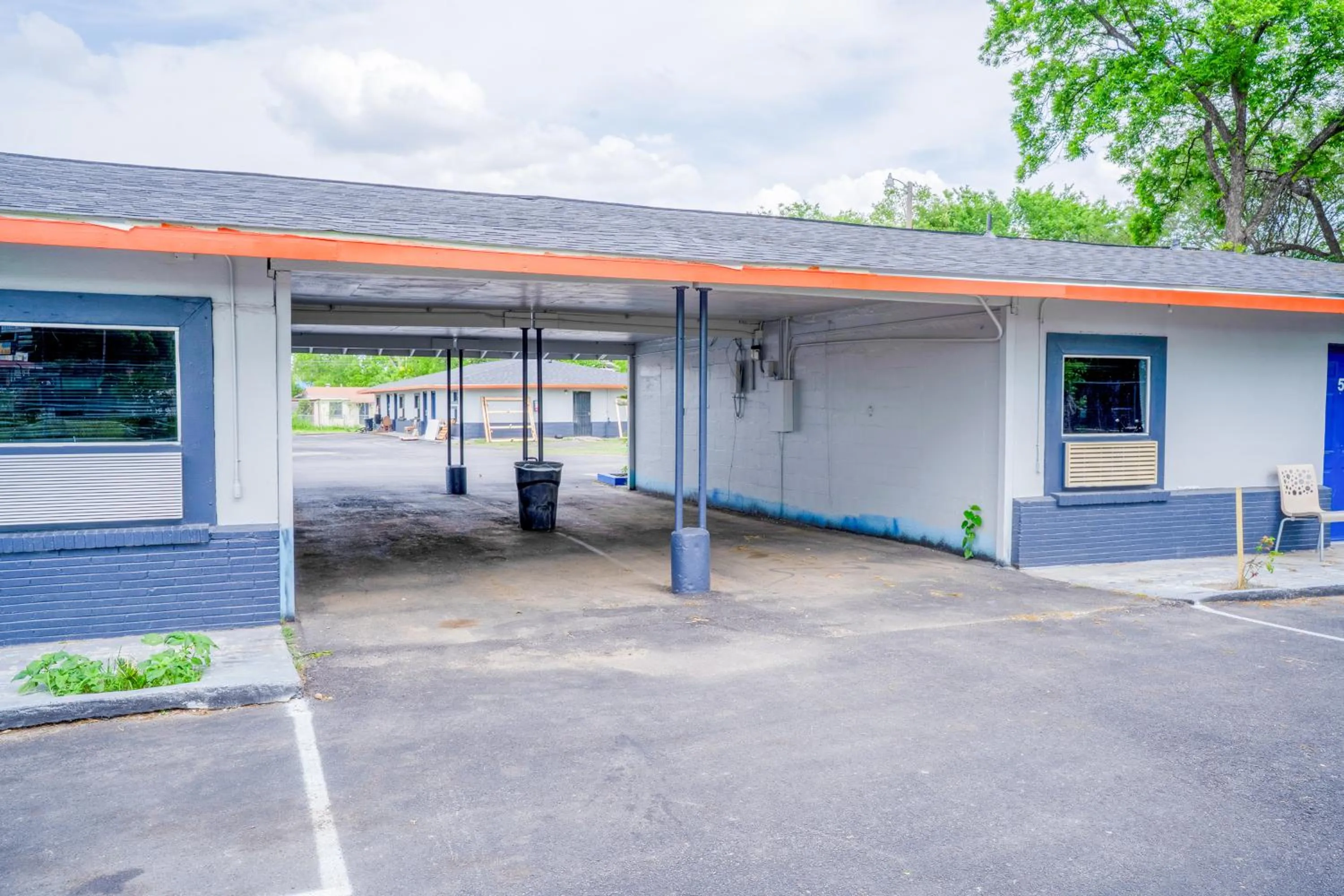 Facade/entrance in Alamo Oasis Inn and Suites By OYO San Antonio