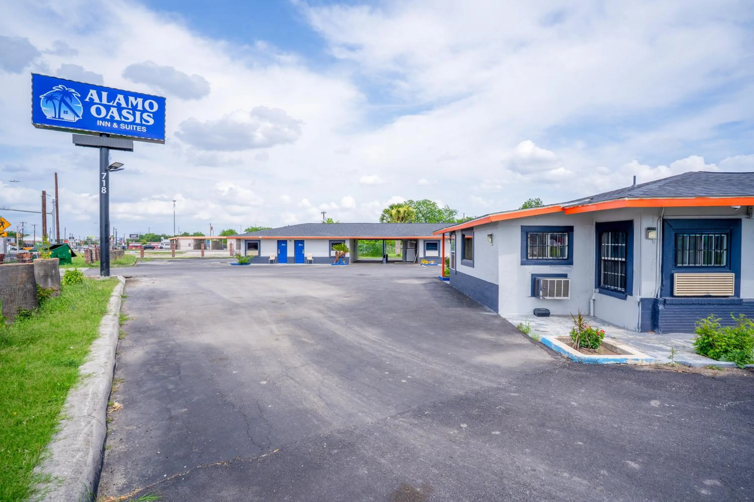 Facade/entrance in Alamo Oasis Inn and Suites By OYO San Antonio