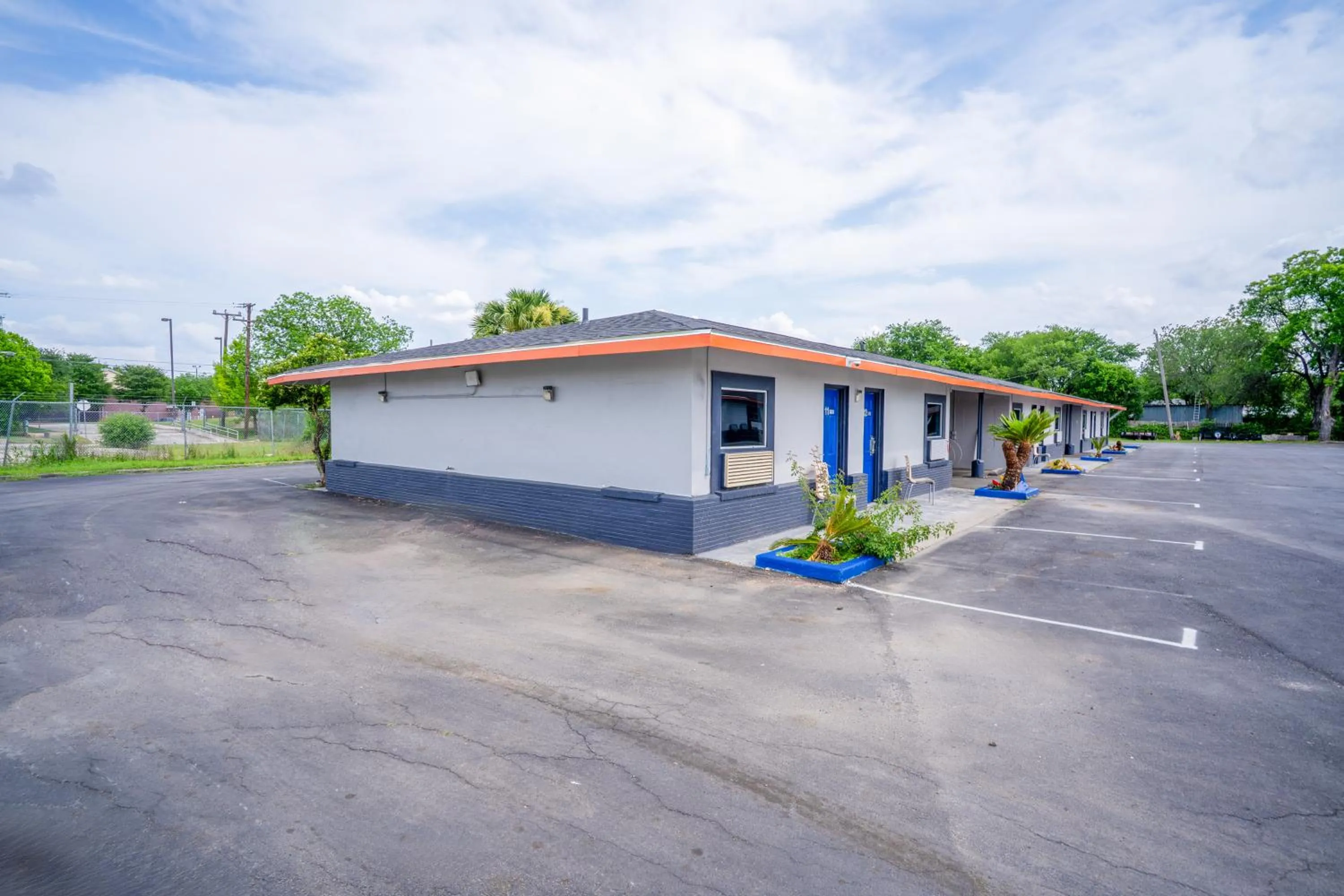 Facade/entrance in Alamo Oasis Inn and Suites By OYO San Antonio