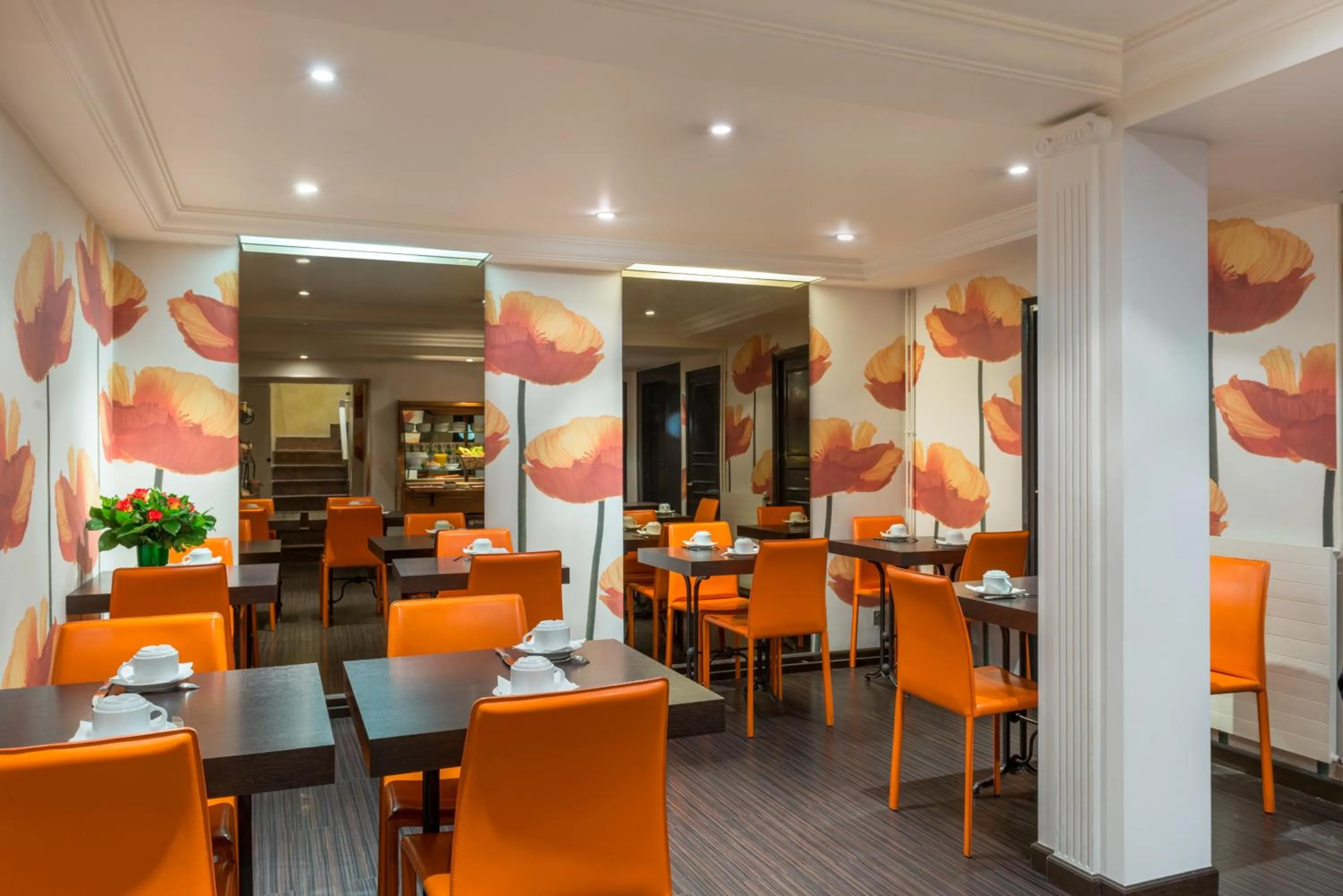 Food and drinks in Neuilly Park Hotel