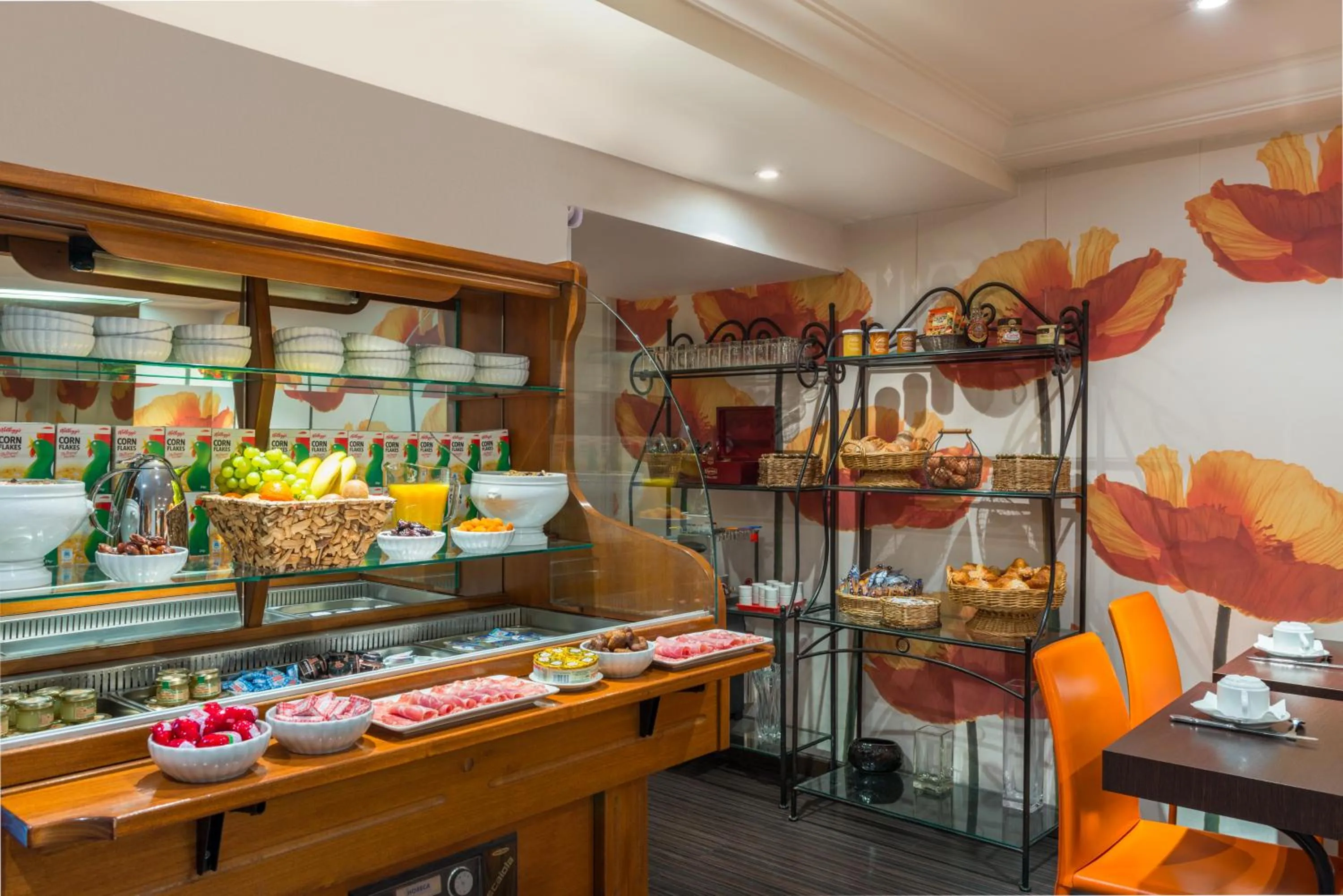 Food and drinks in Neuilly Park Hotel