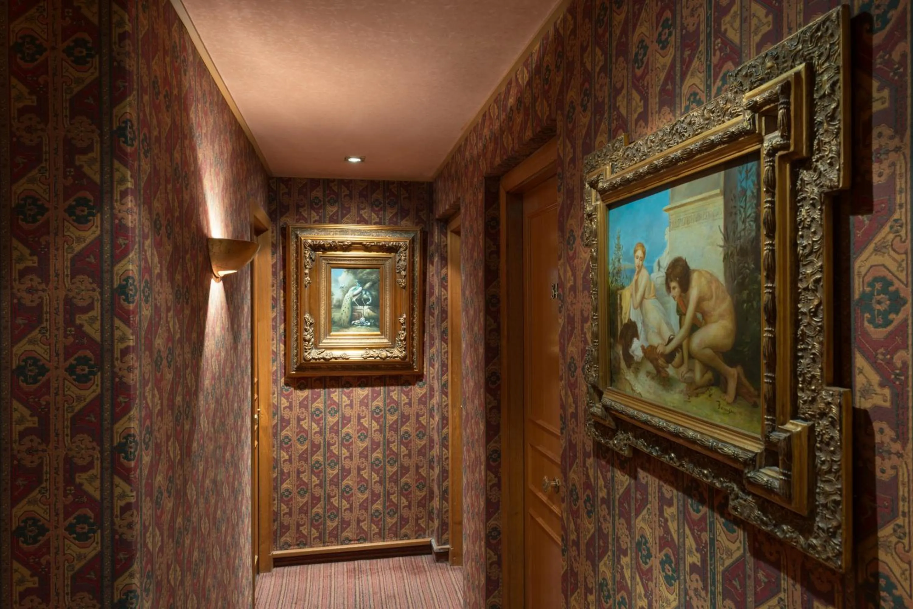 Decorative detail in Neuilly Park Hotel