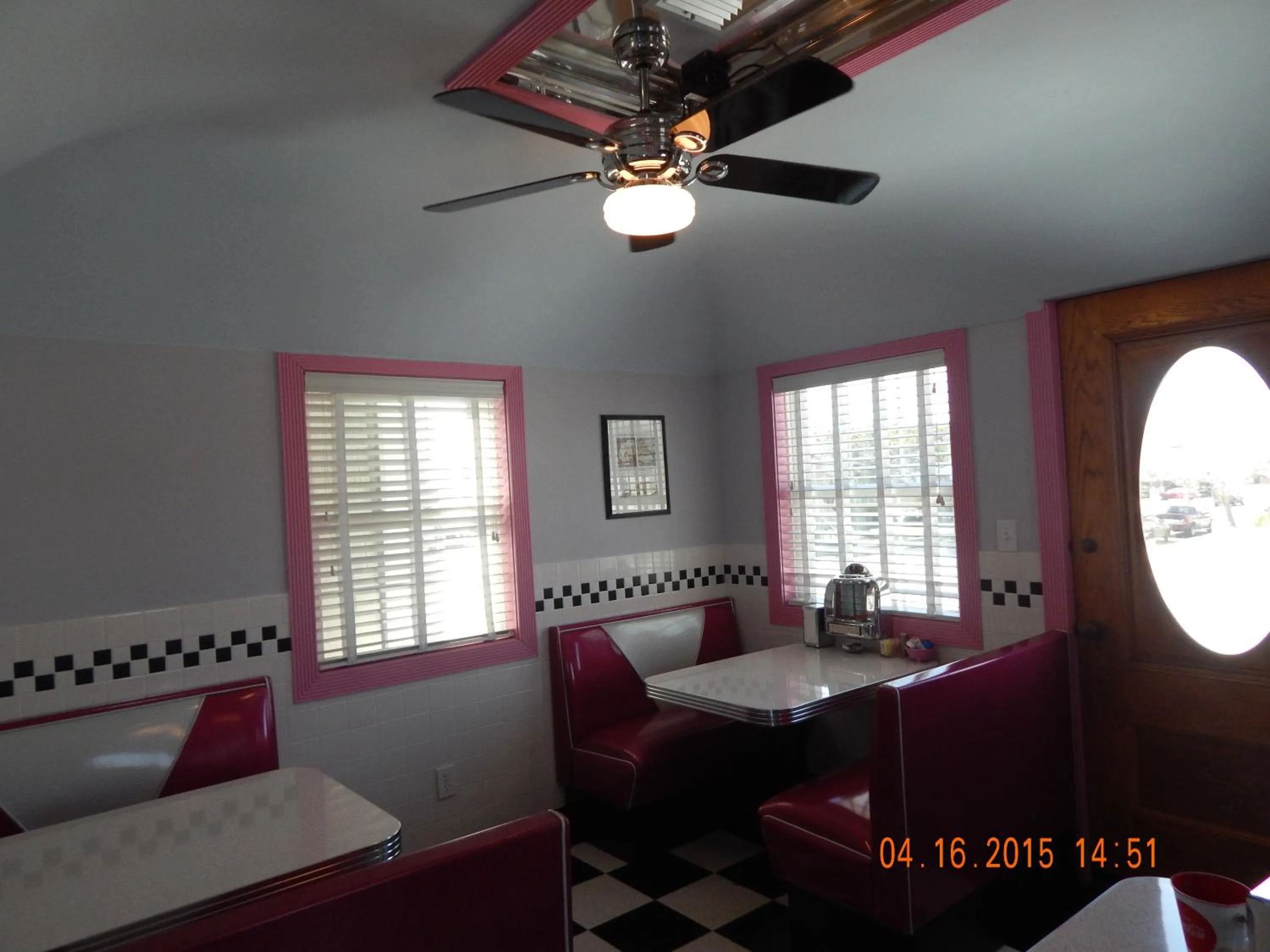 Dining area, Bed in Summer Nites