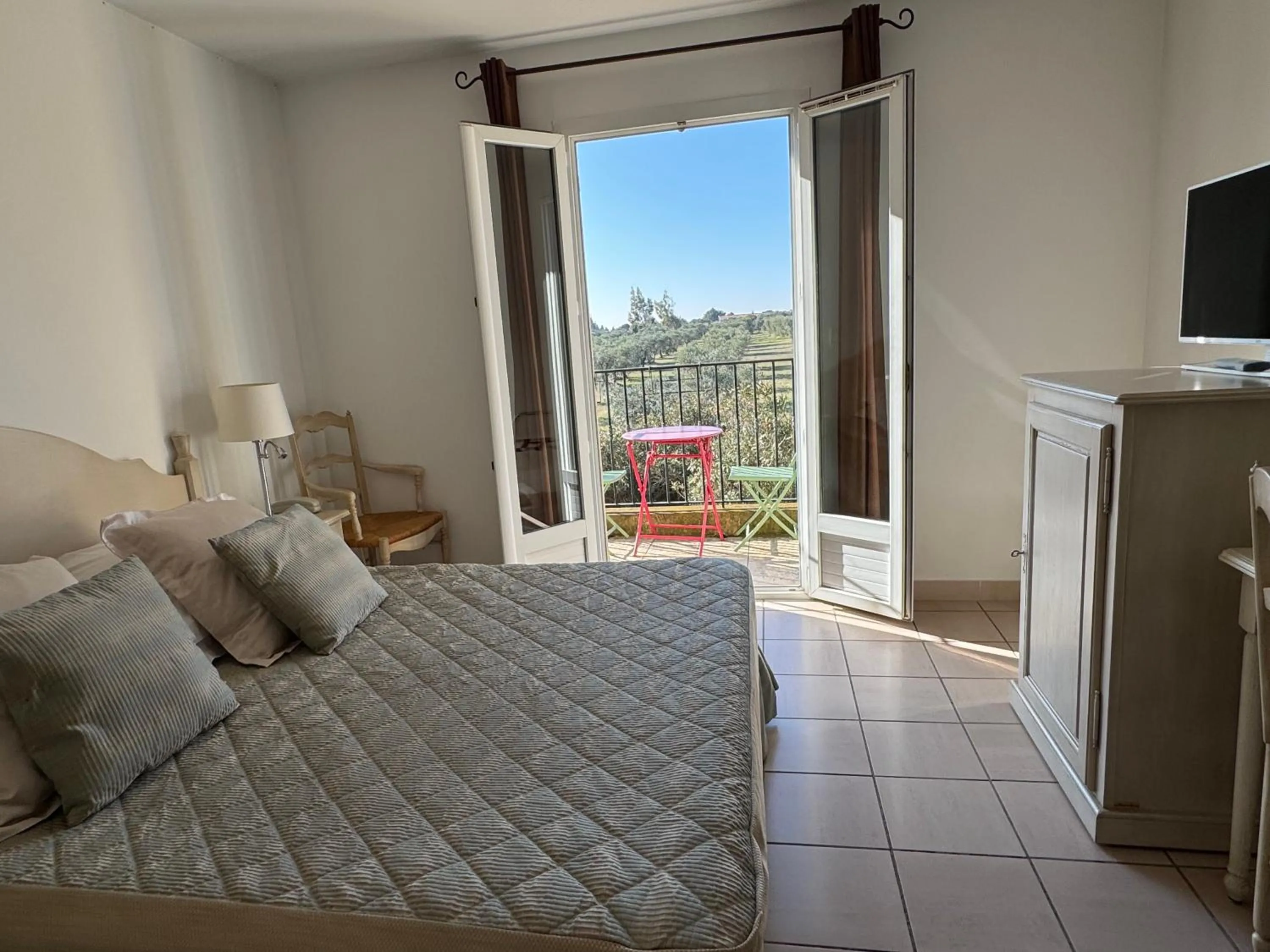 Landmark view, Bed in Hotel Terriciaë aux portes de Maussane les Alpilles