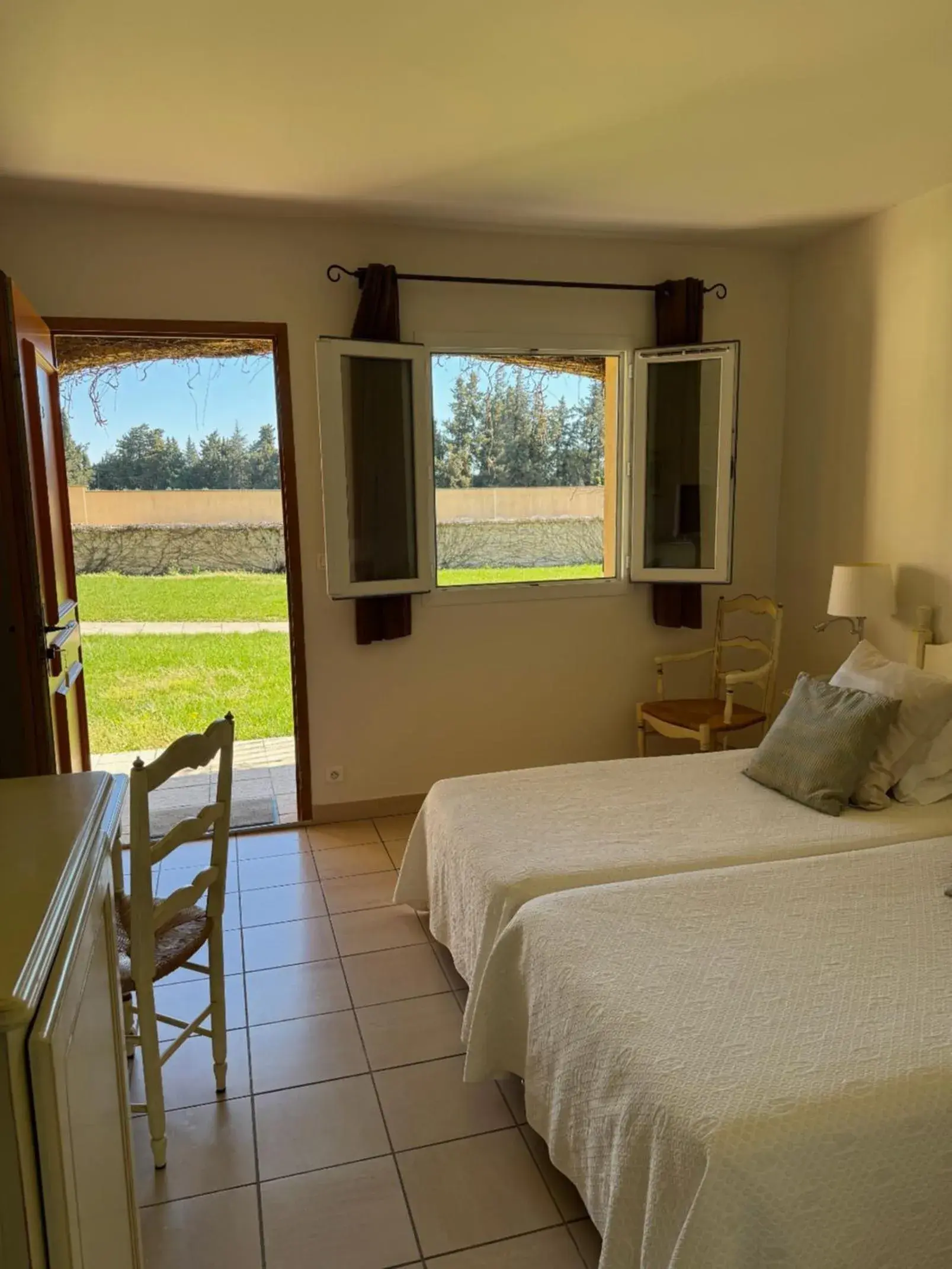 Twin Room with Garden View in Hotel Terriciaë aux portes de Maussane les Alpilles Twin Room with Garden View in Hotel Terriciaë aux portes de Maussane les Alpilles