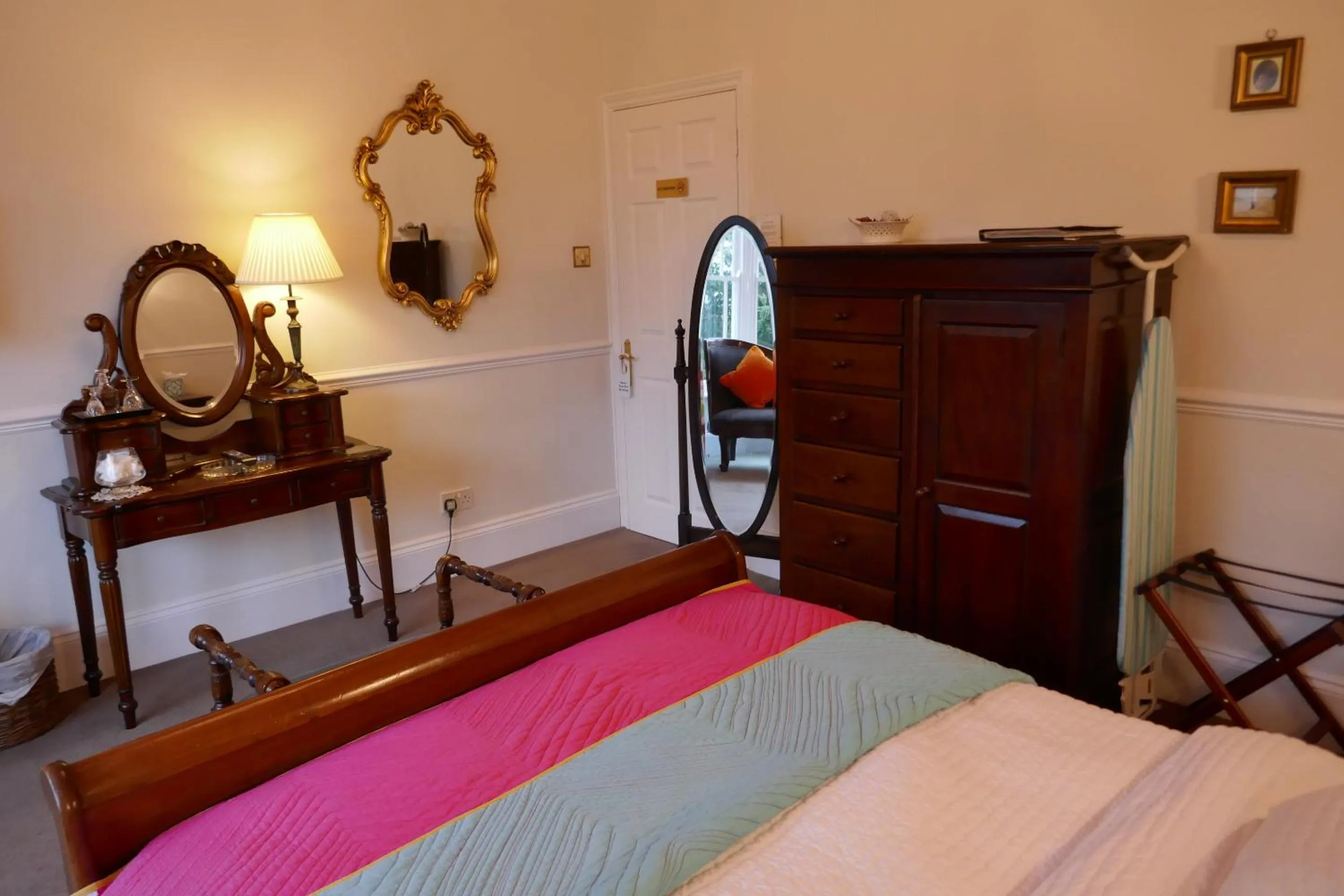 Bedroom, Bed in Kerrington House