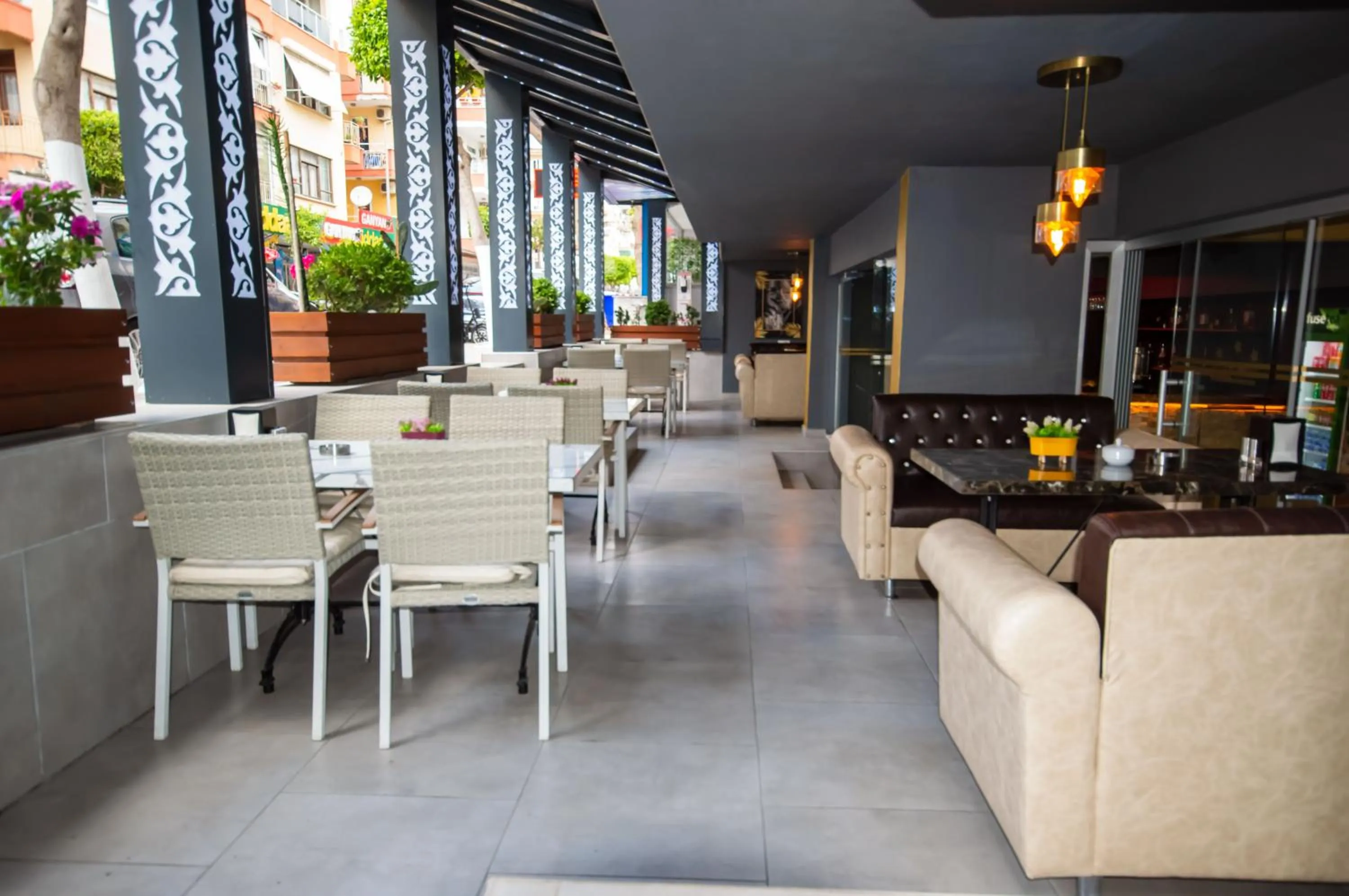 Restaurant/places to eat in MOONBOW BEACH HOTEL