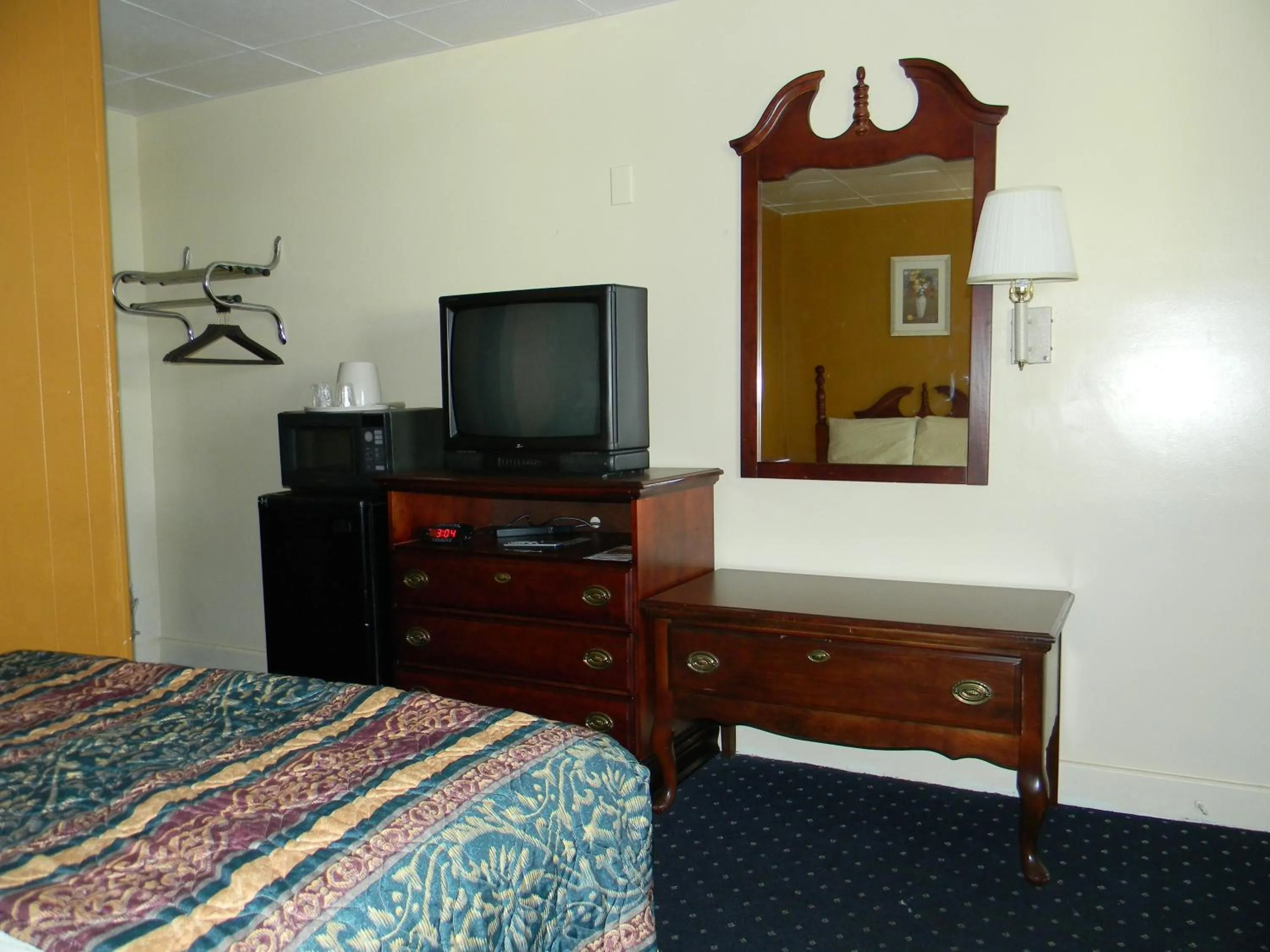TV and multimedia, Bed in Fairfax Motel