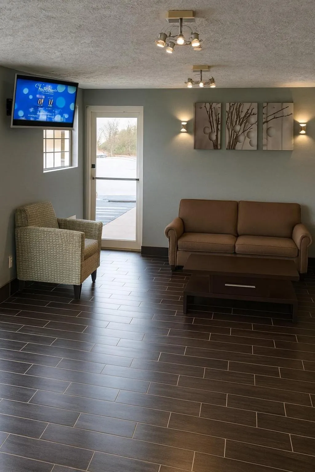 Seating area in Boarders Inn & Suites by Cobblestone Hotels - Ashland City