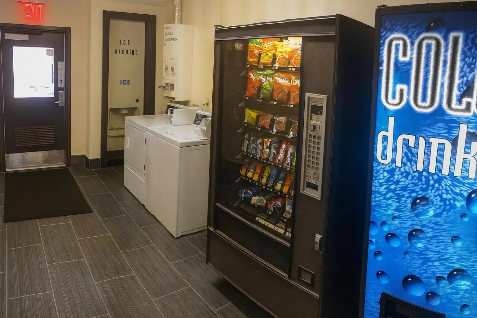 vending machine in Boarders Inn & Suites by Cobblestone Hotels - Ashland City