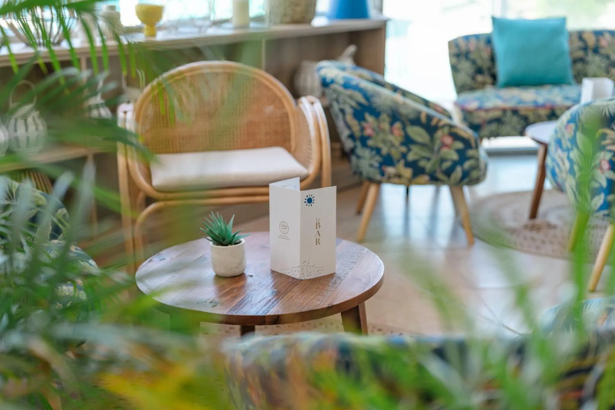 Lounge or bar in Les Bulles de Mer - Hotel & Spa sur la Plage