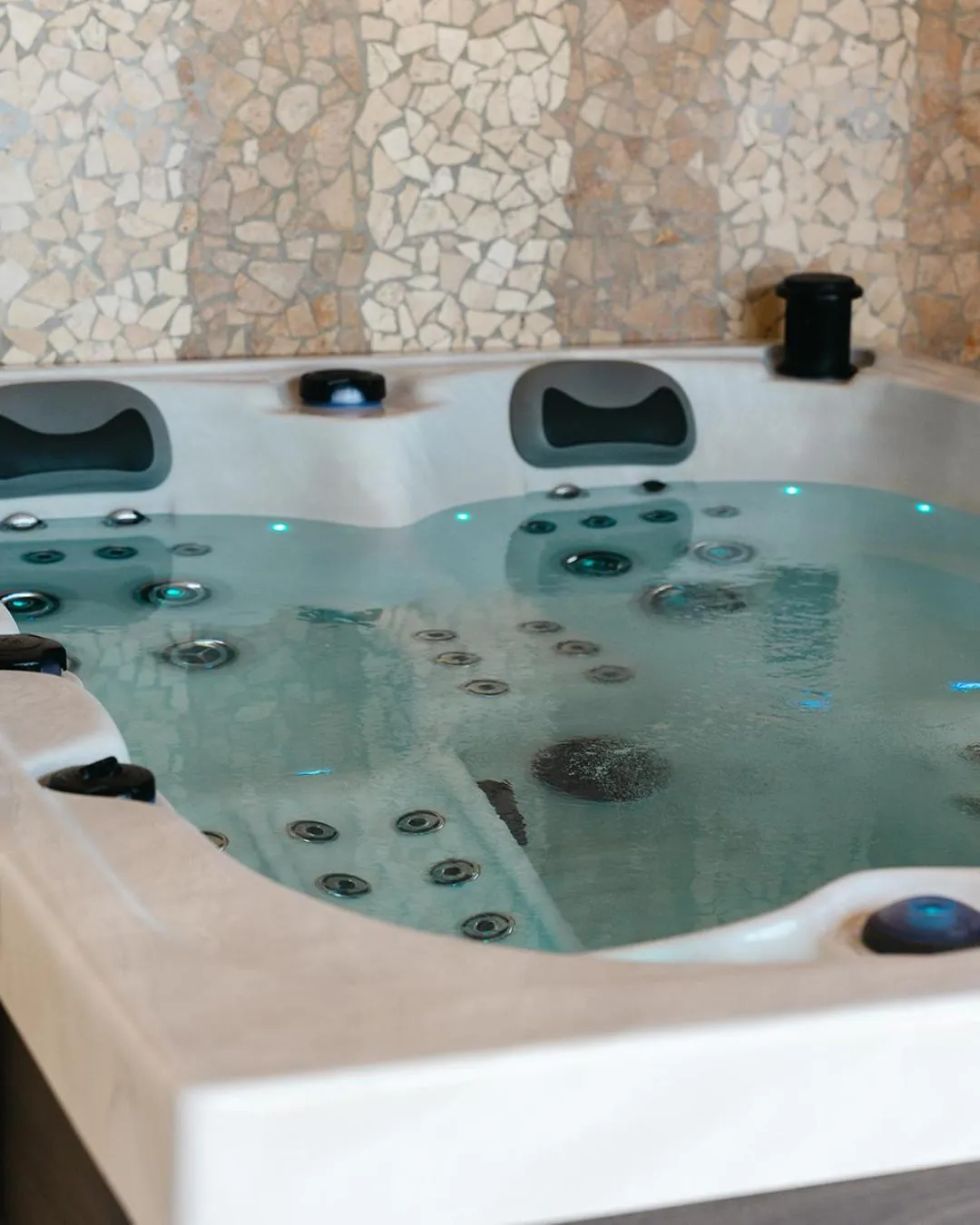 Hot Tub in Les Bulles de Mer - Hotel & Spa sur la Plage