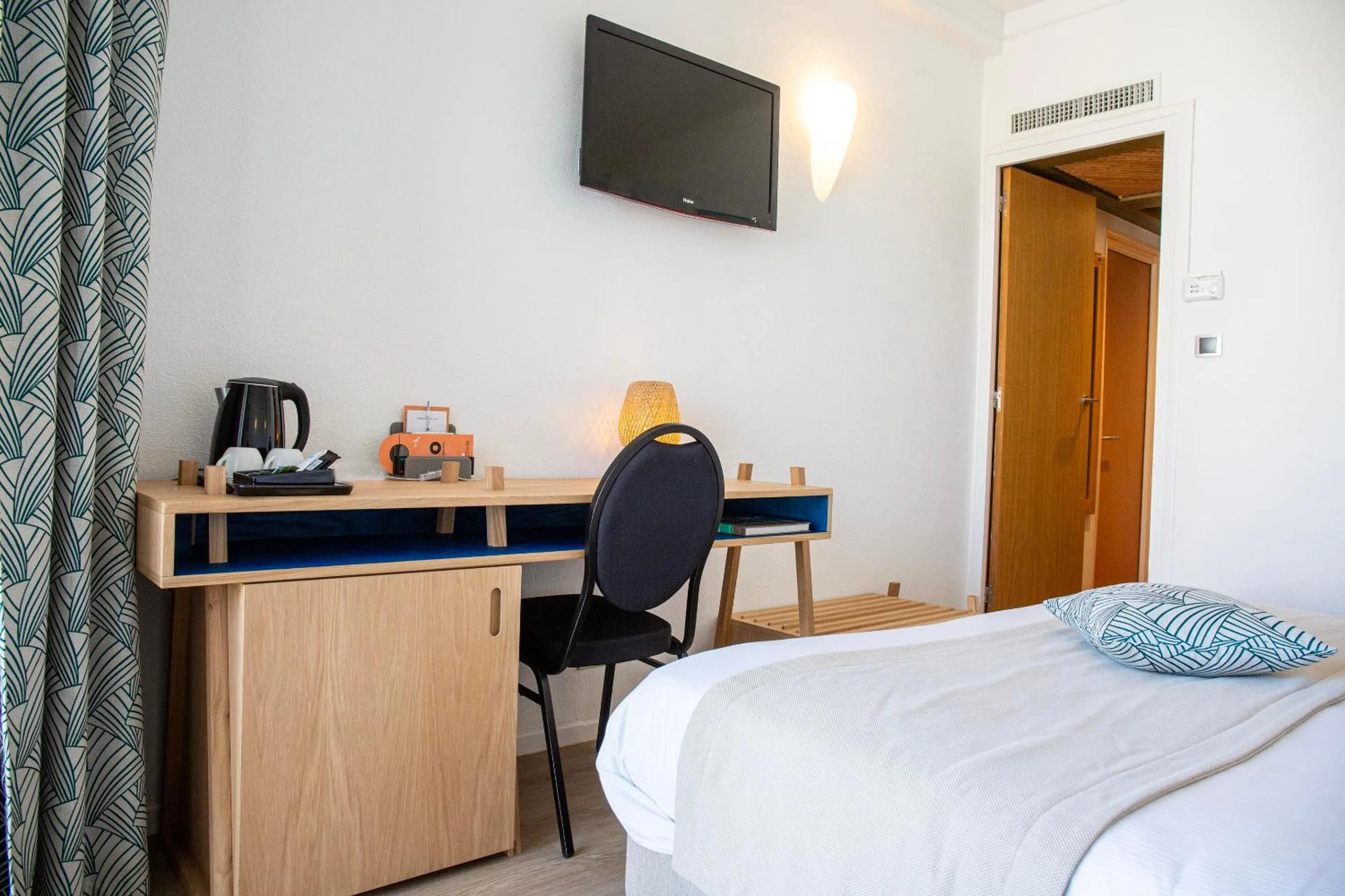 Bedroom, Bed in Grand Hôtel Du Lido