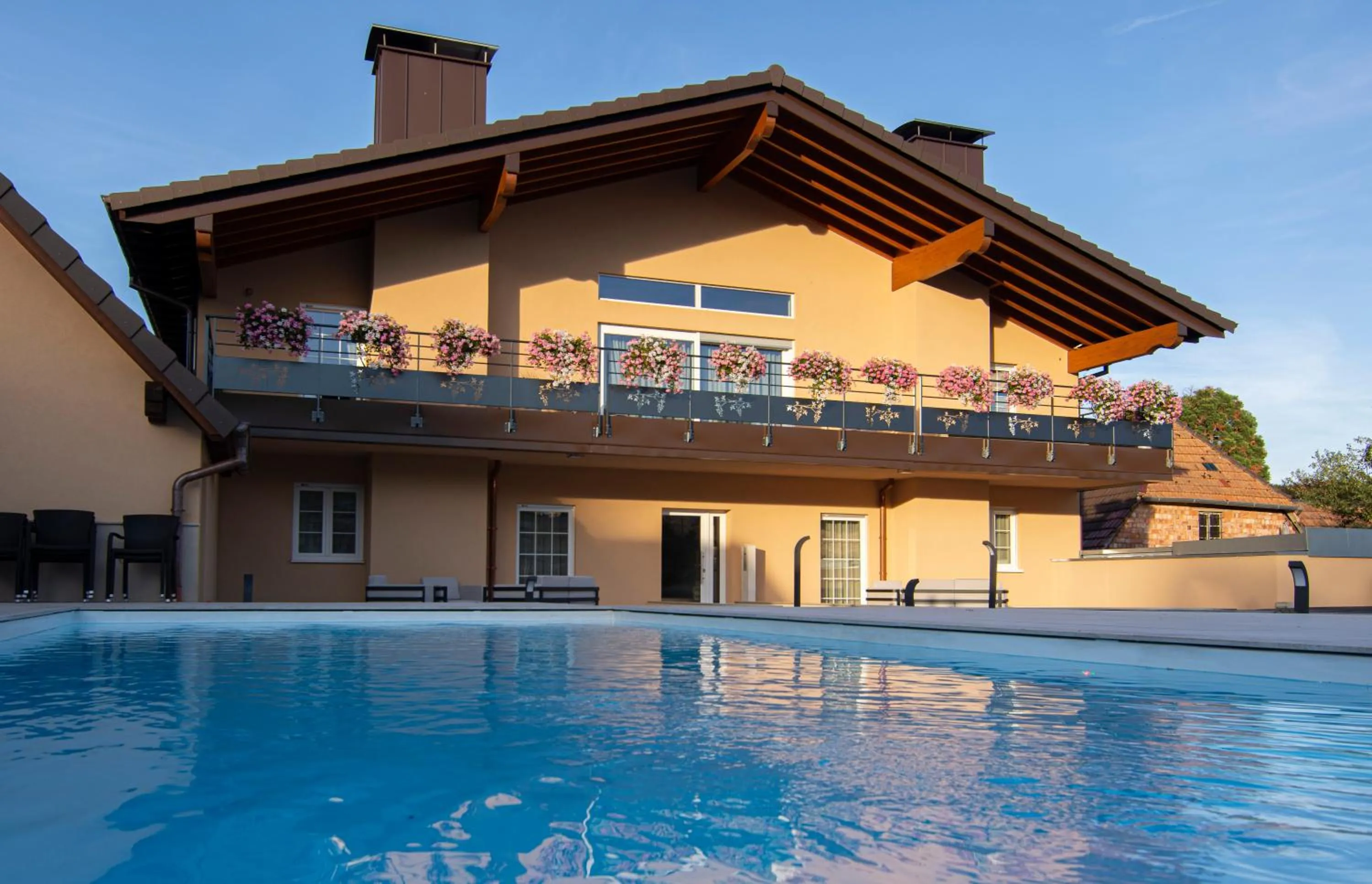 Swimming pool in Logis Hotel Restaurant Keimberg
