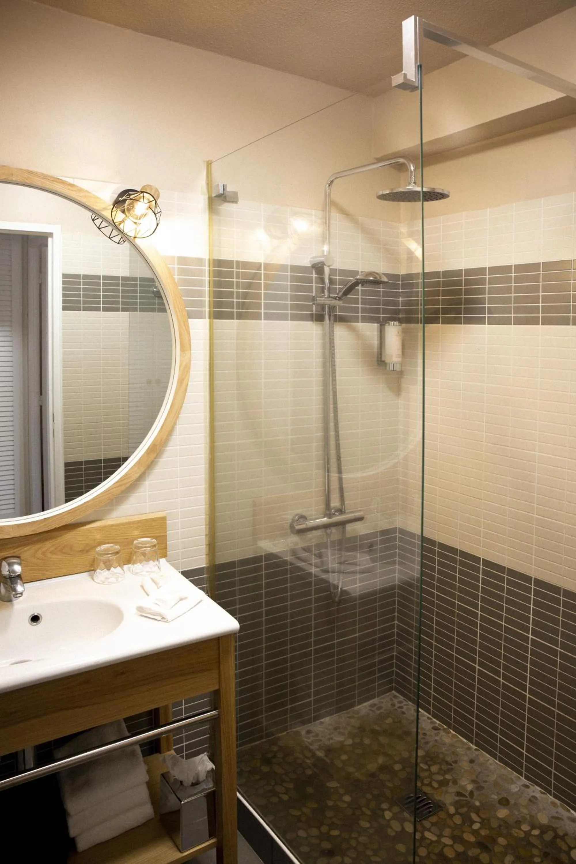 Shower in Relais et Châteaux Thalasso & Spa Ile de la Lagune