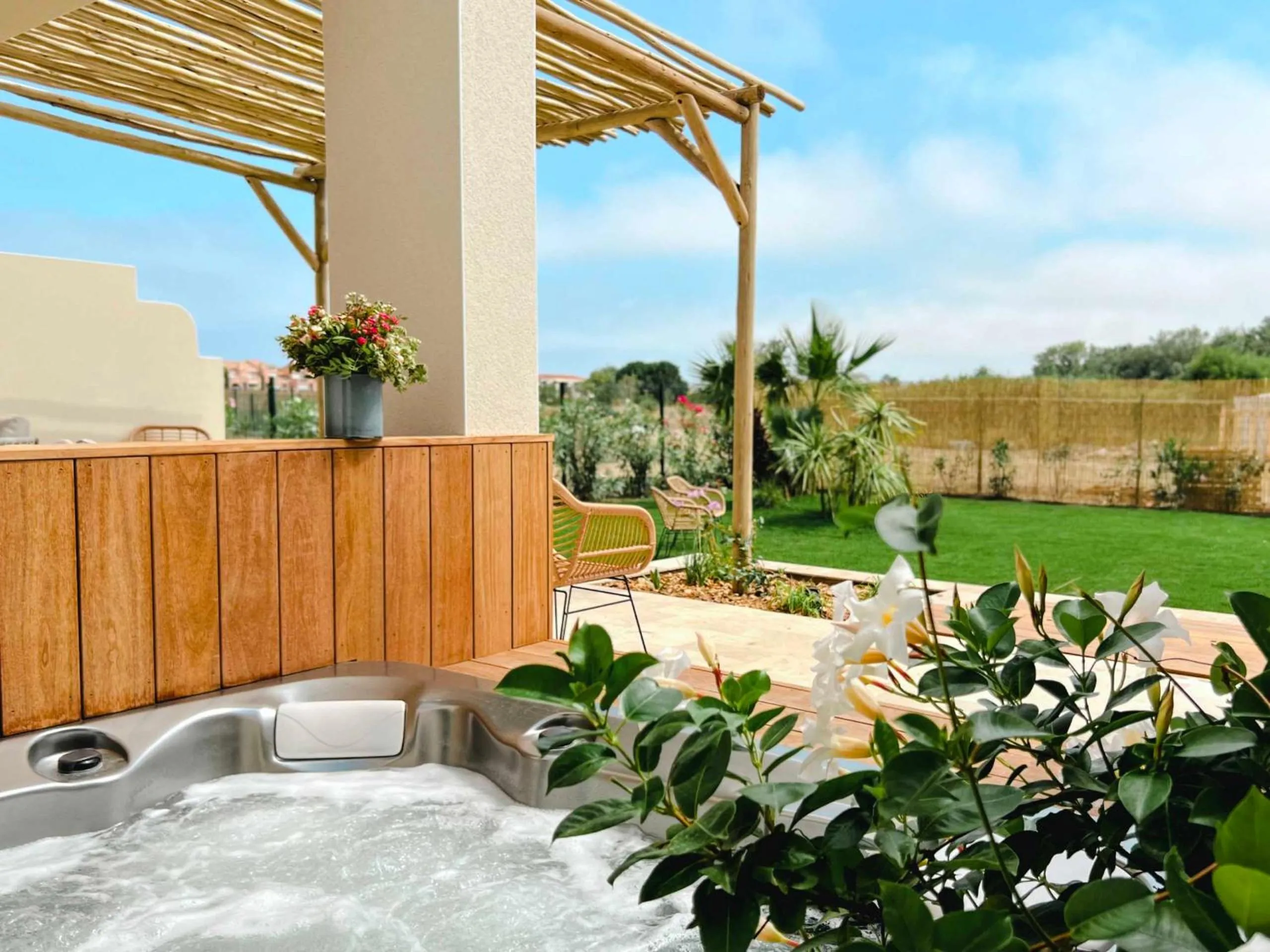 Hot Tub in Relais et Châteaux Thalasso & Spa Ile de la Lagune