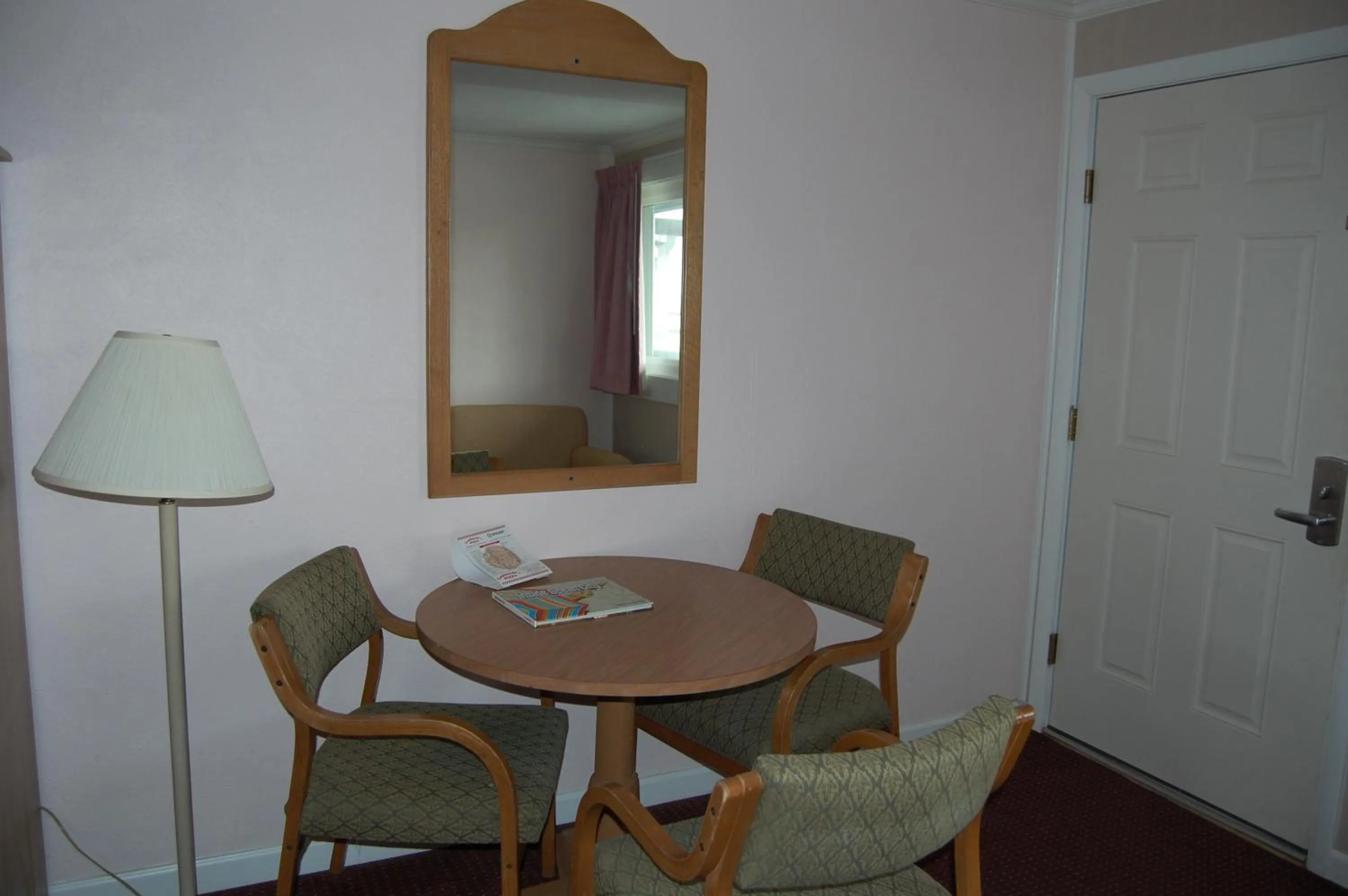 Seating area in Sea Breeze Ocean City