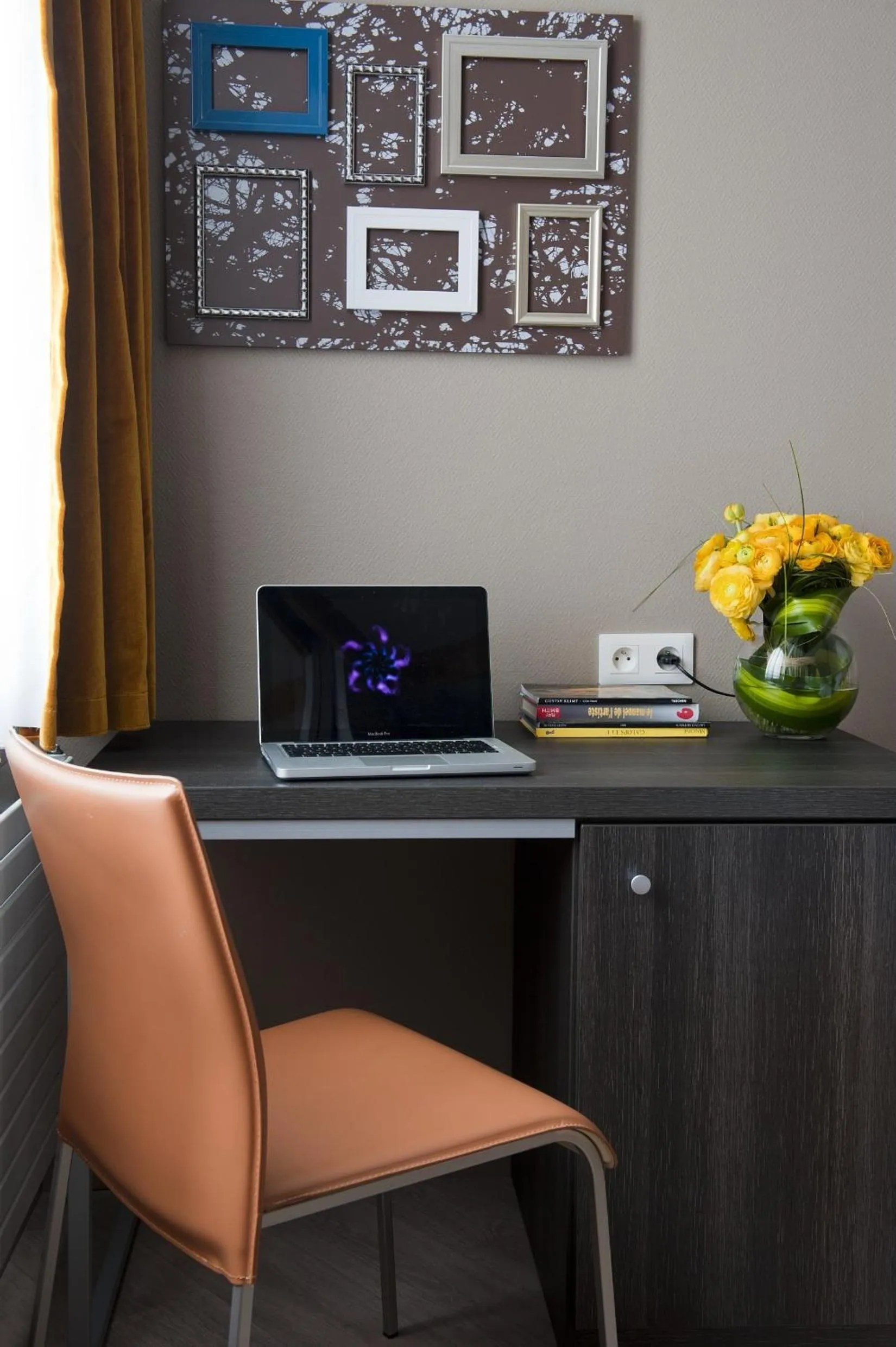 Seating area in Aparthotel Adagio Paris XV