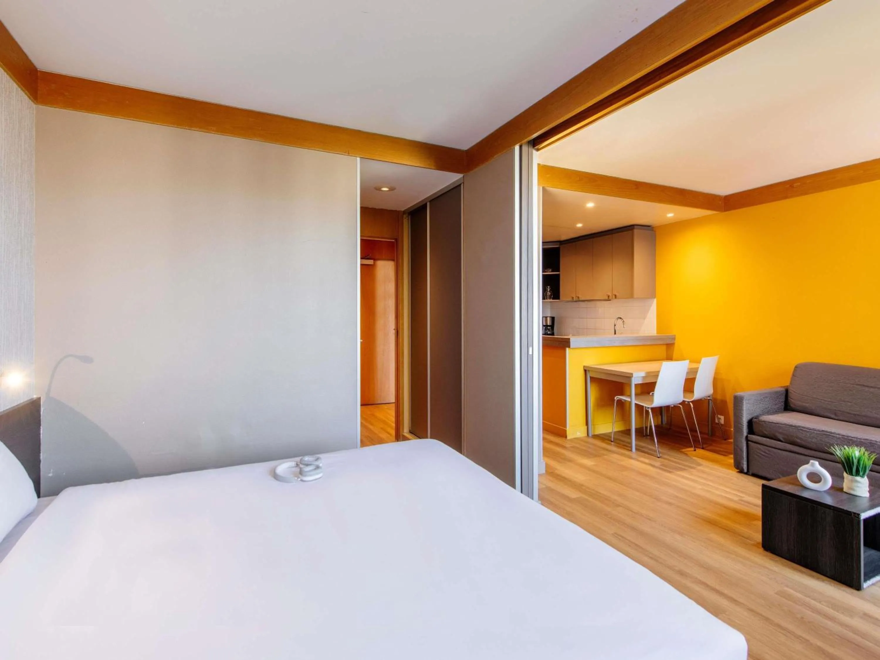 Bedroom, Bed in Aparthotel Adagio Paris XV