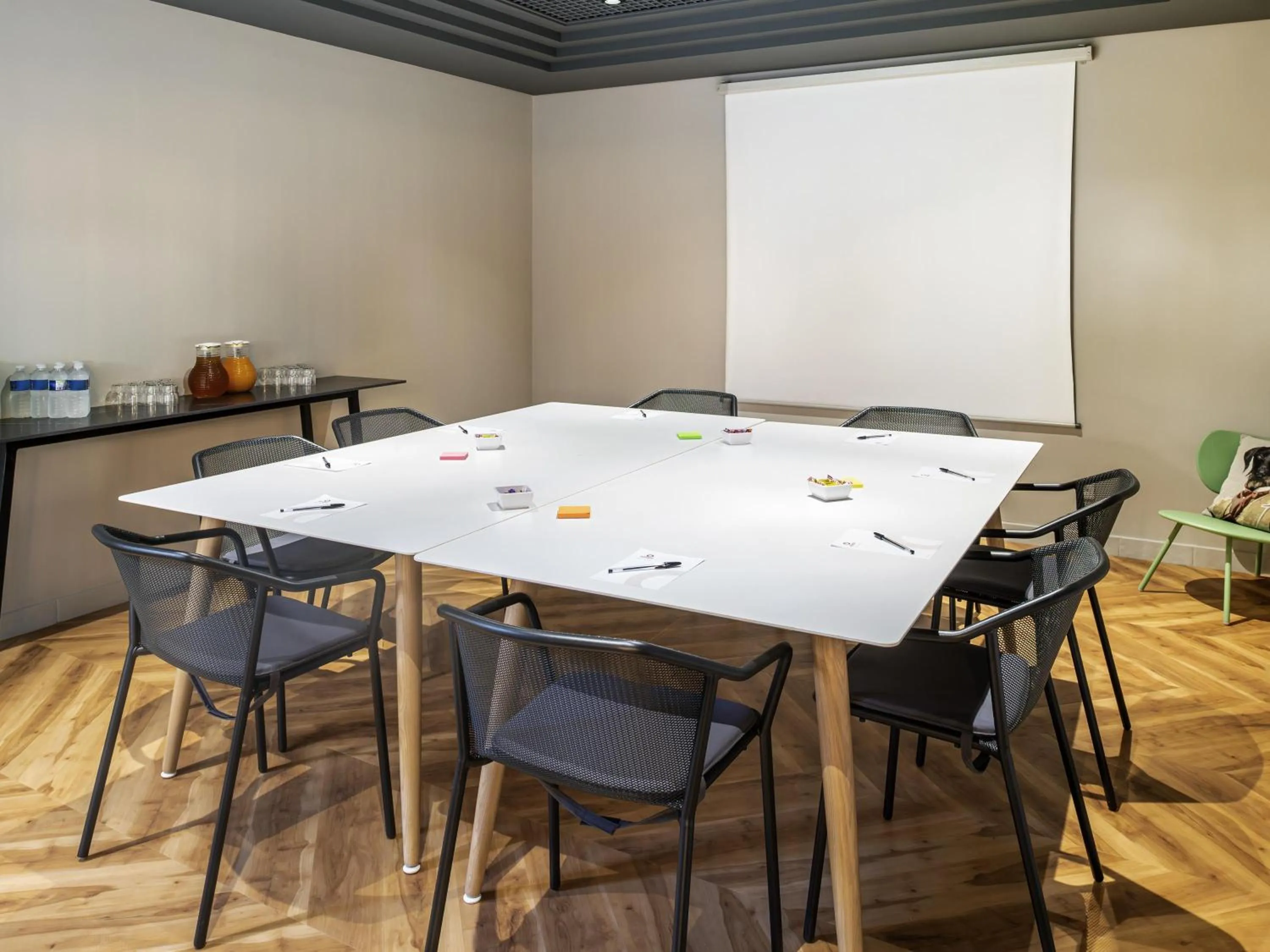 Meeting/conference room in Aparthotel Adagio Porte de Versailles