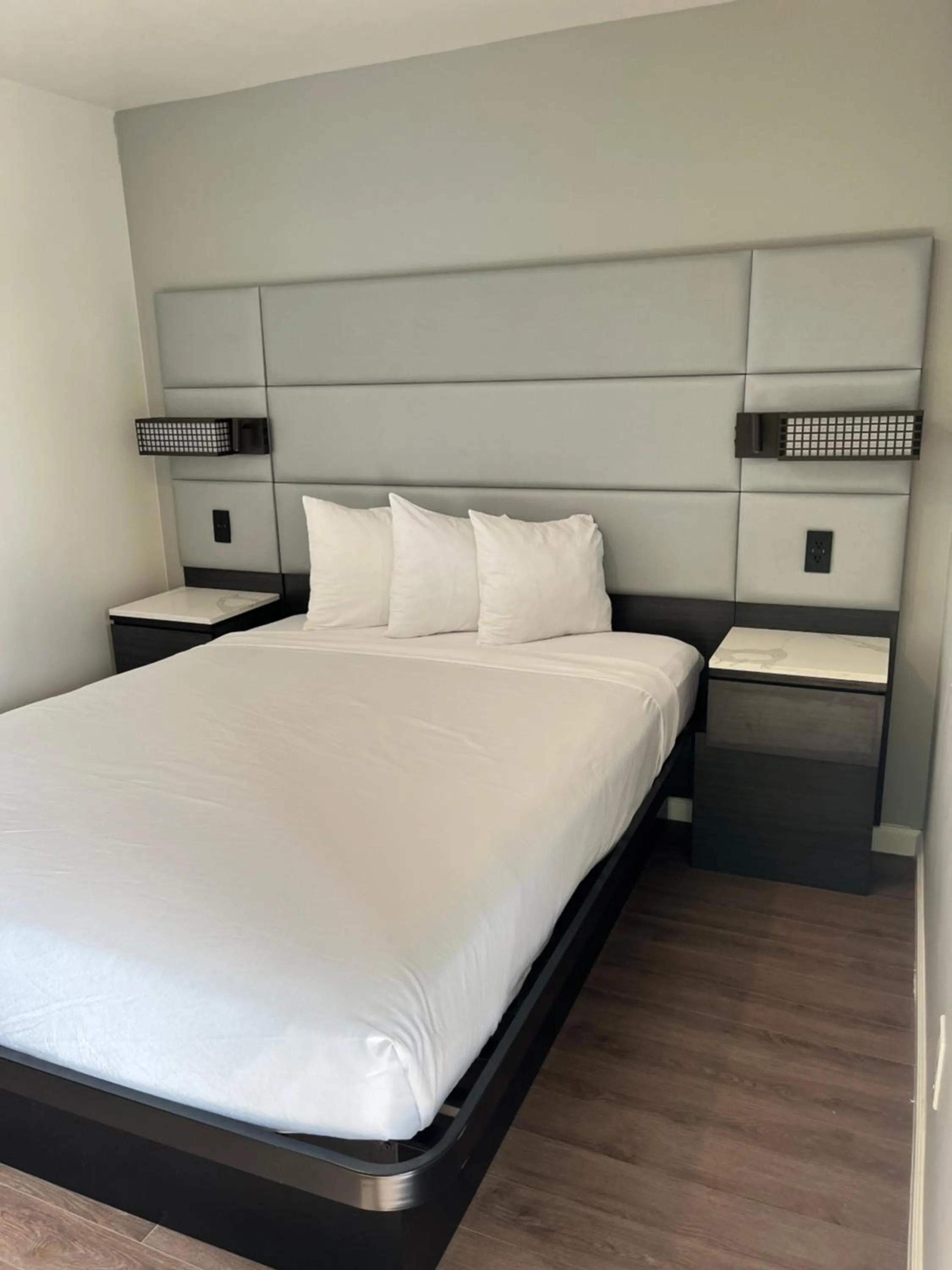 Bed in Signature Inn Santa Clara