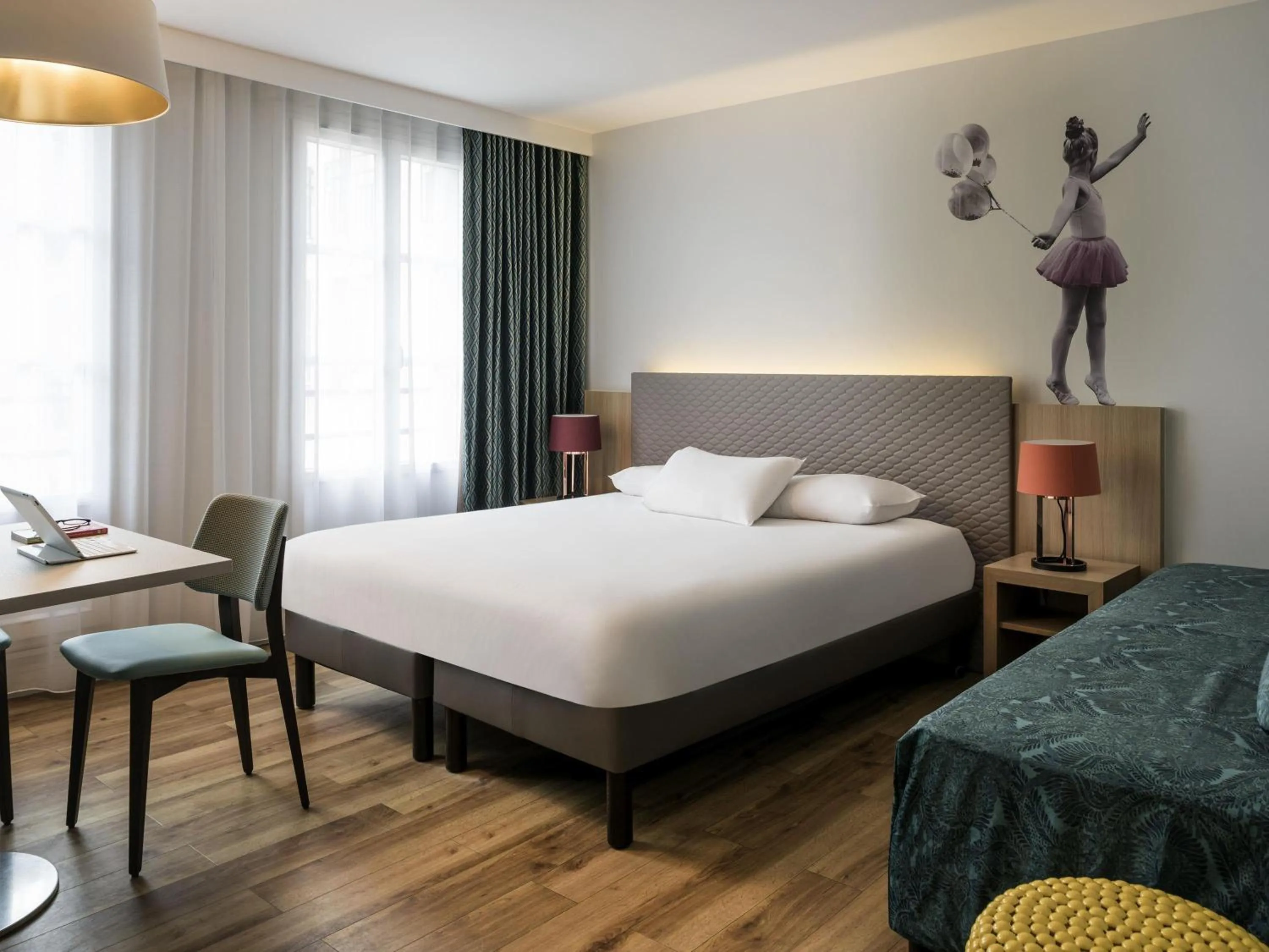 Bedroom, Bed in Aparthotel Adagio Paris Montmartre